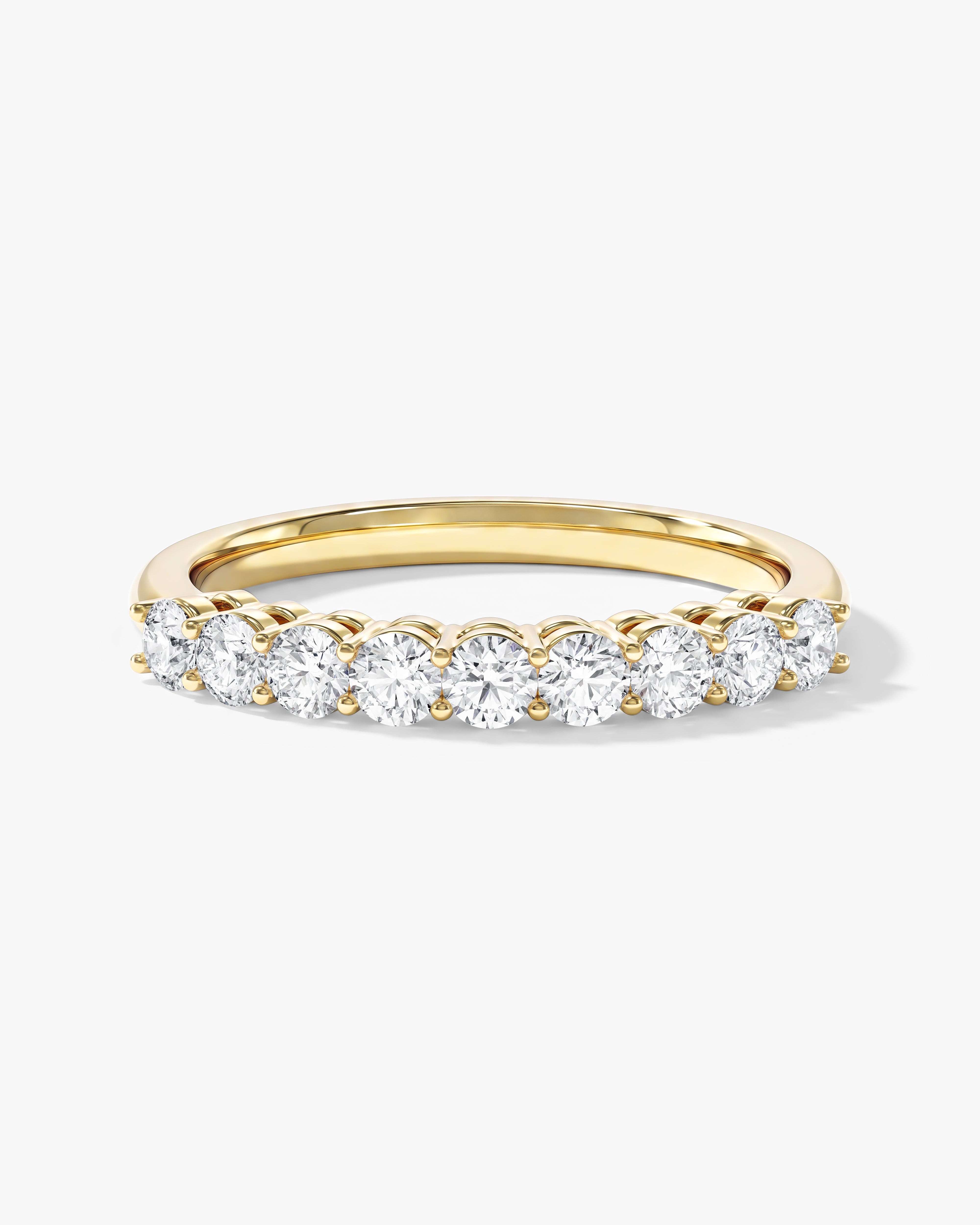 Klassischer Neun-Stein Jubiläumsring (0,45 CT TW)