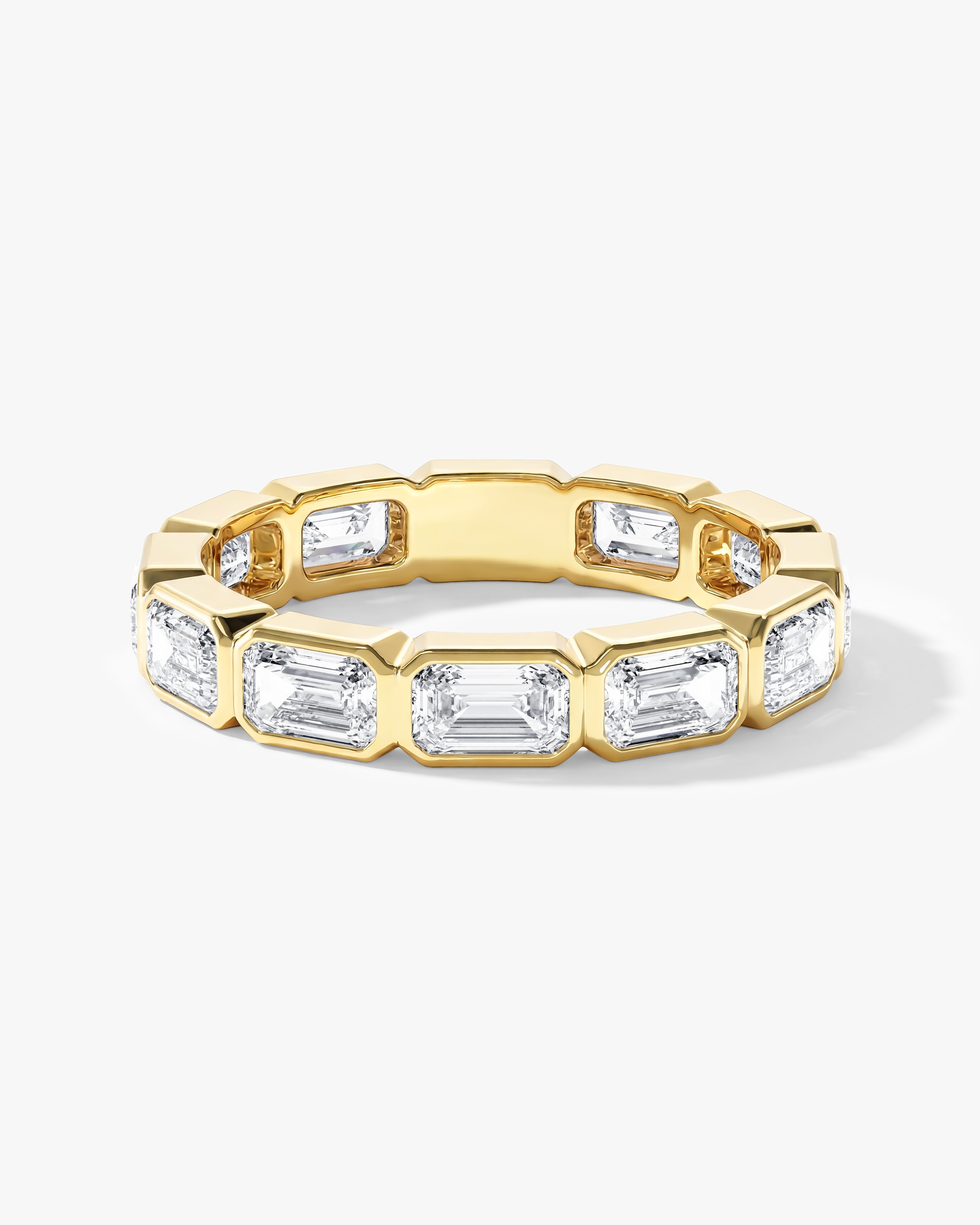 Ewigkeitsring mit Smaragdschliff in horizontaler Zargenfassung (3,50 CT TW)