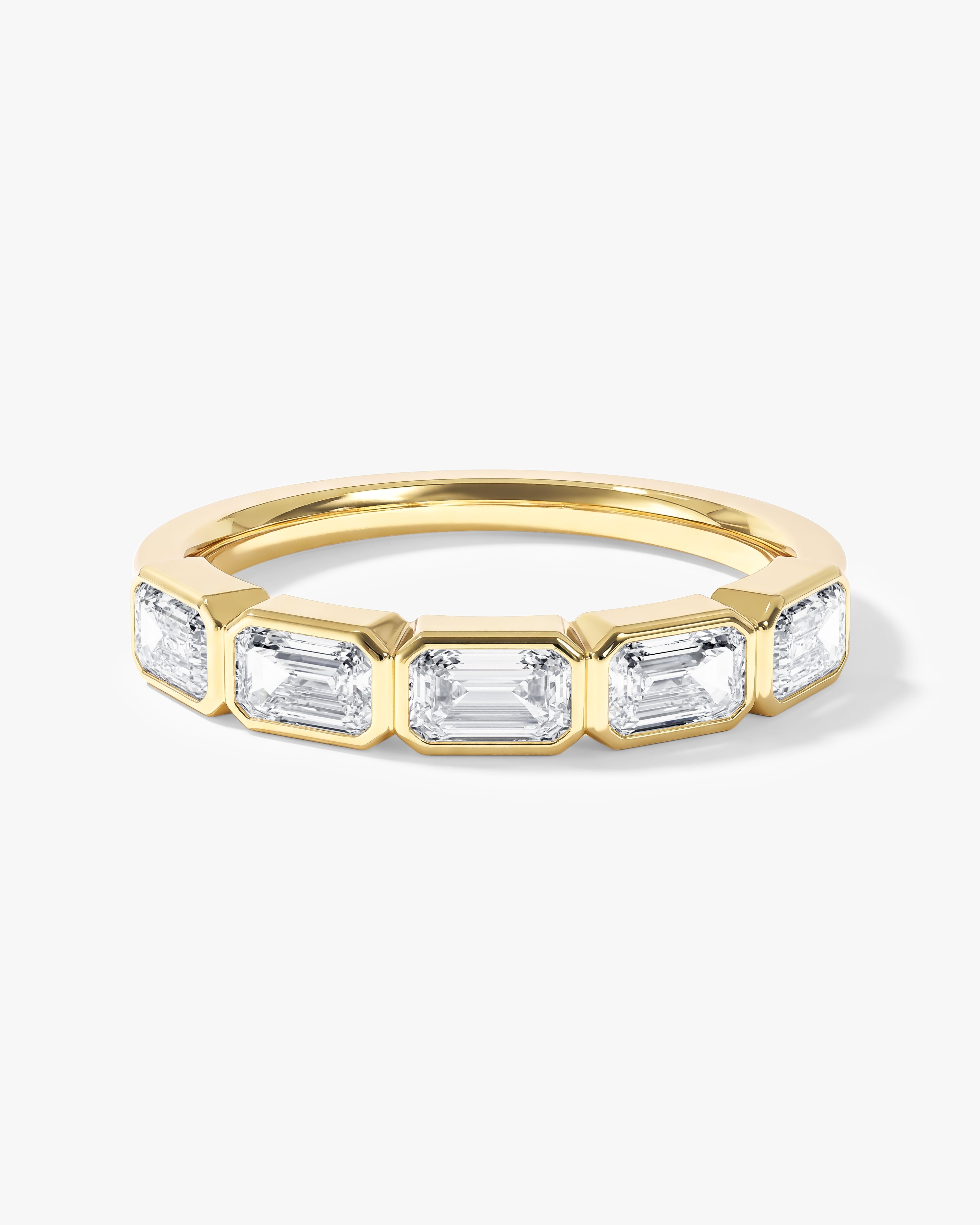 Ewigkeitsring mit Smaragdschliff in horizontaler Zargenfassung (1,50 CT TW, halb besetzt)