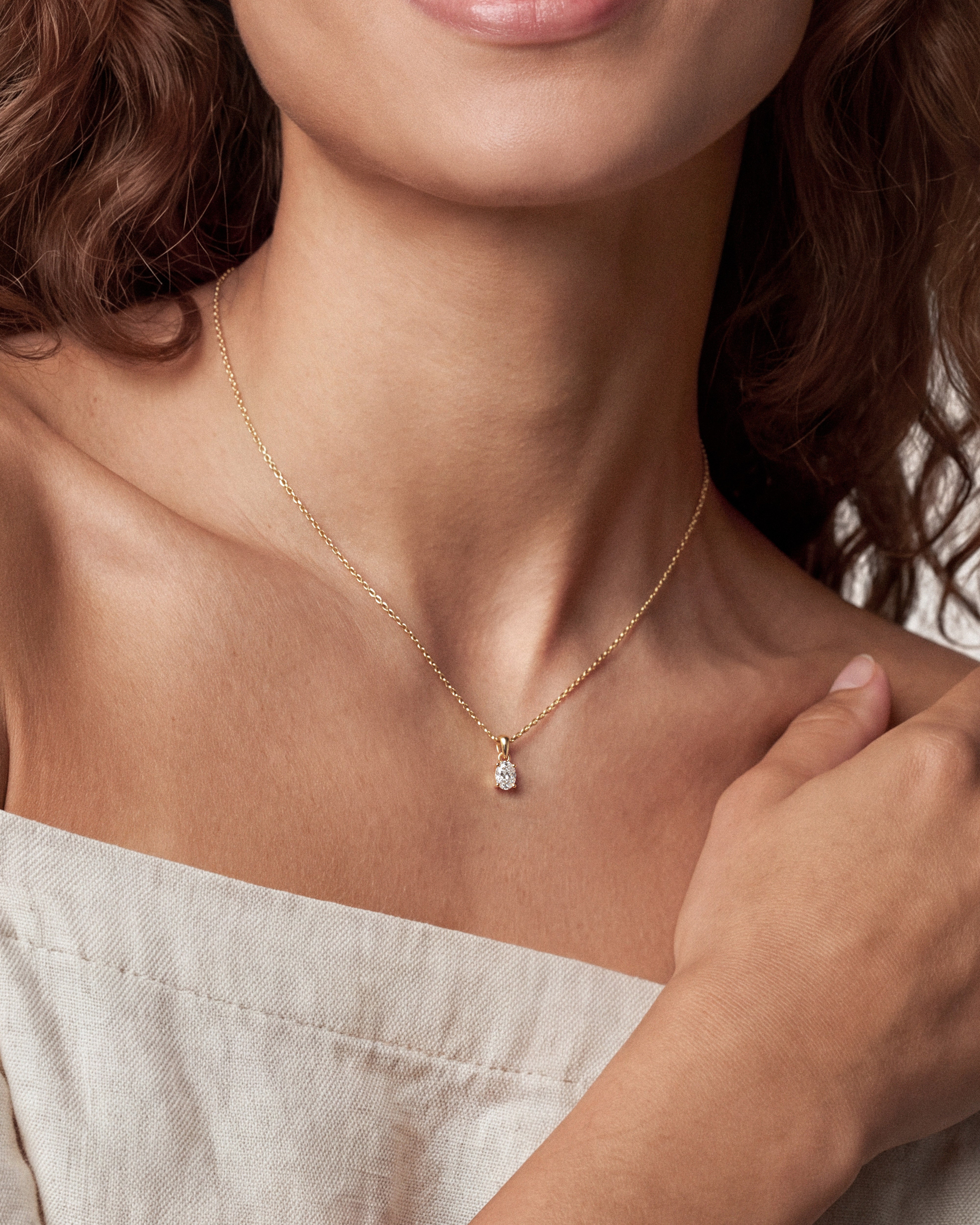 Solitär Anhänger im Ovalschliff (0,50 CT)