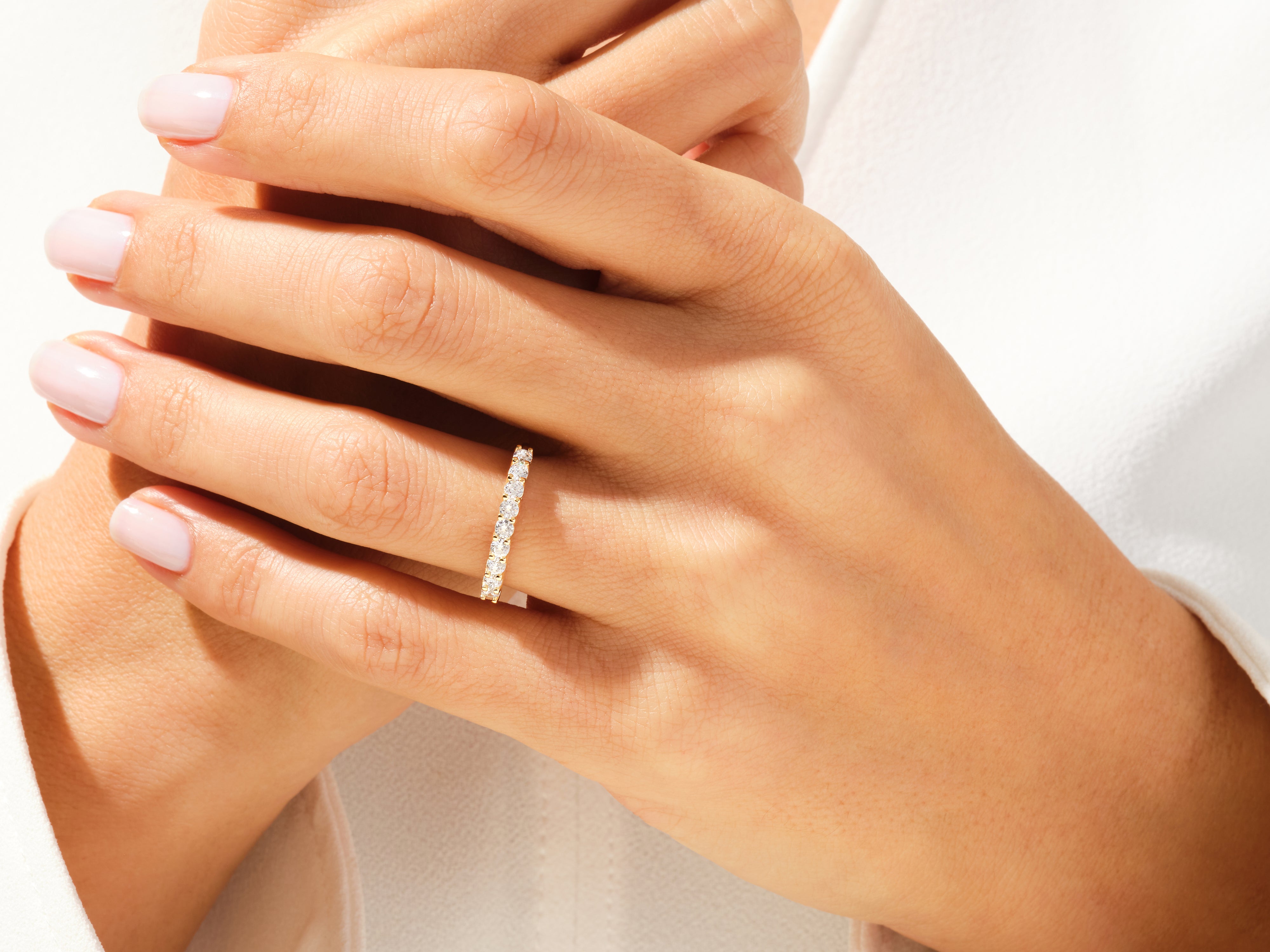 Klassischer Neun-Stein Moissanit-Jubiläumsring (0,45 CT TW)