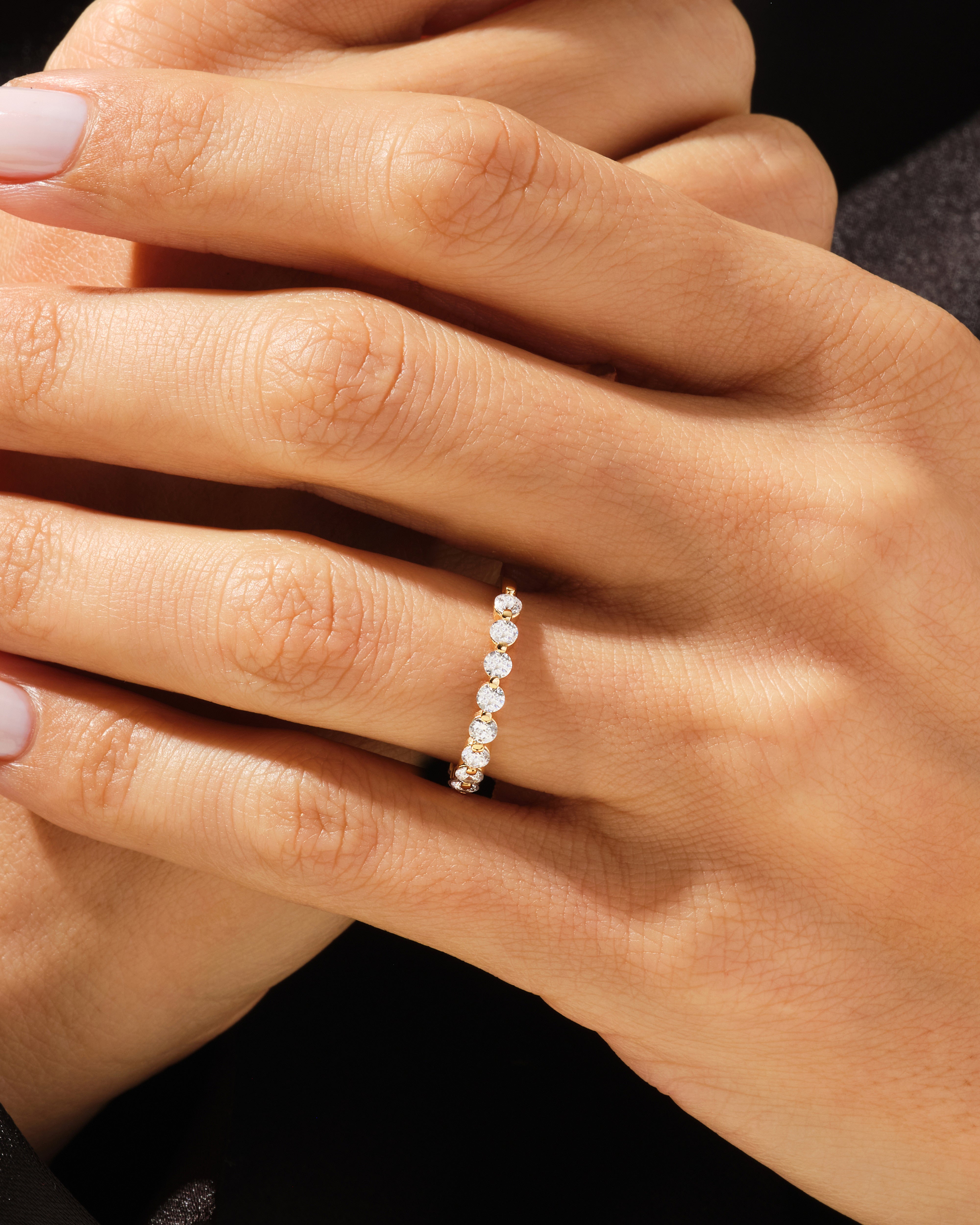 Neun-Stein Jubiläumsring (0,45 CT TW)