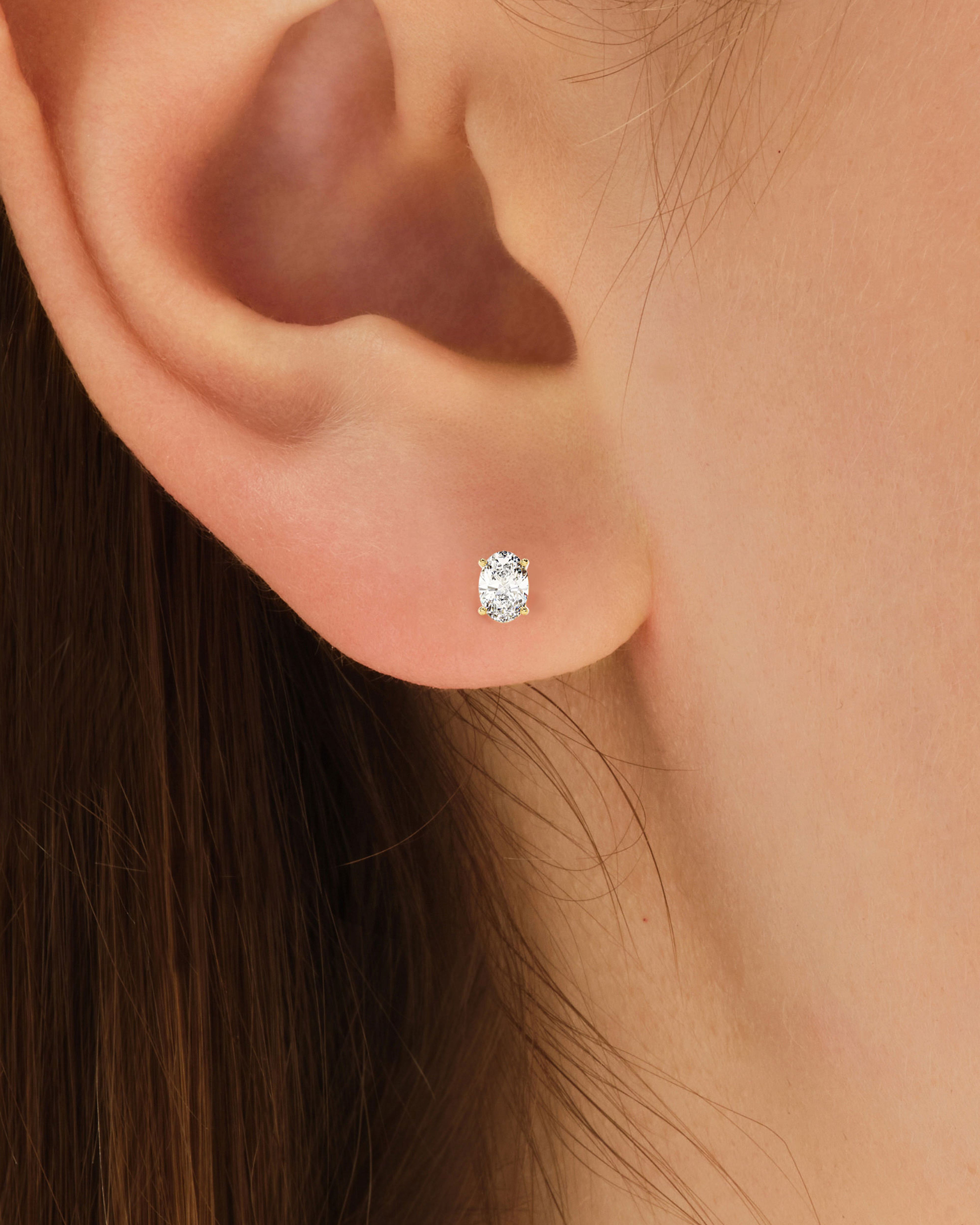 Ovale Ohrstecker (0,25 ct tw)