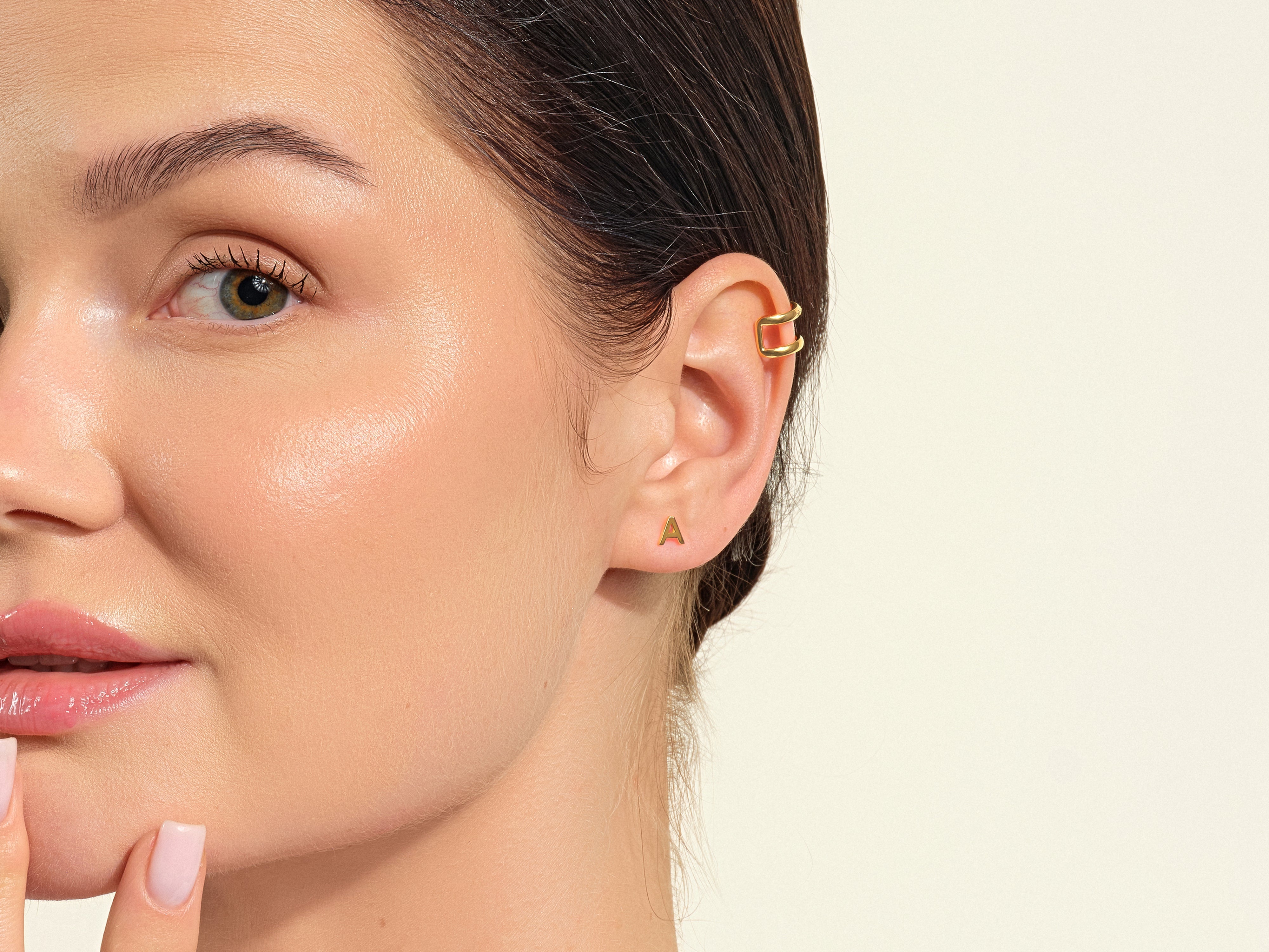 Mini Initialen Ohrstecker