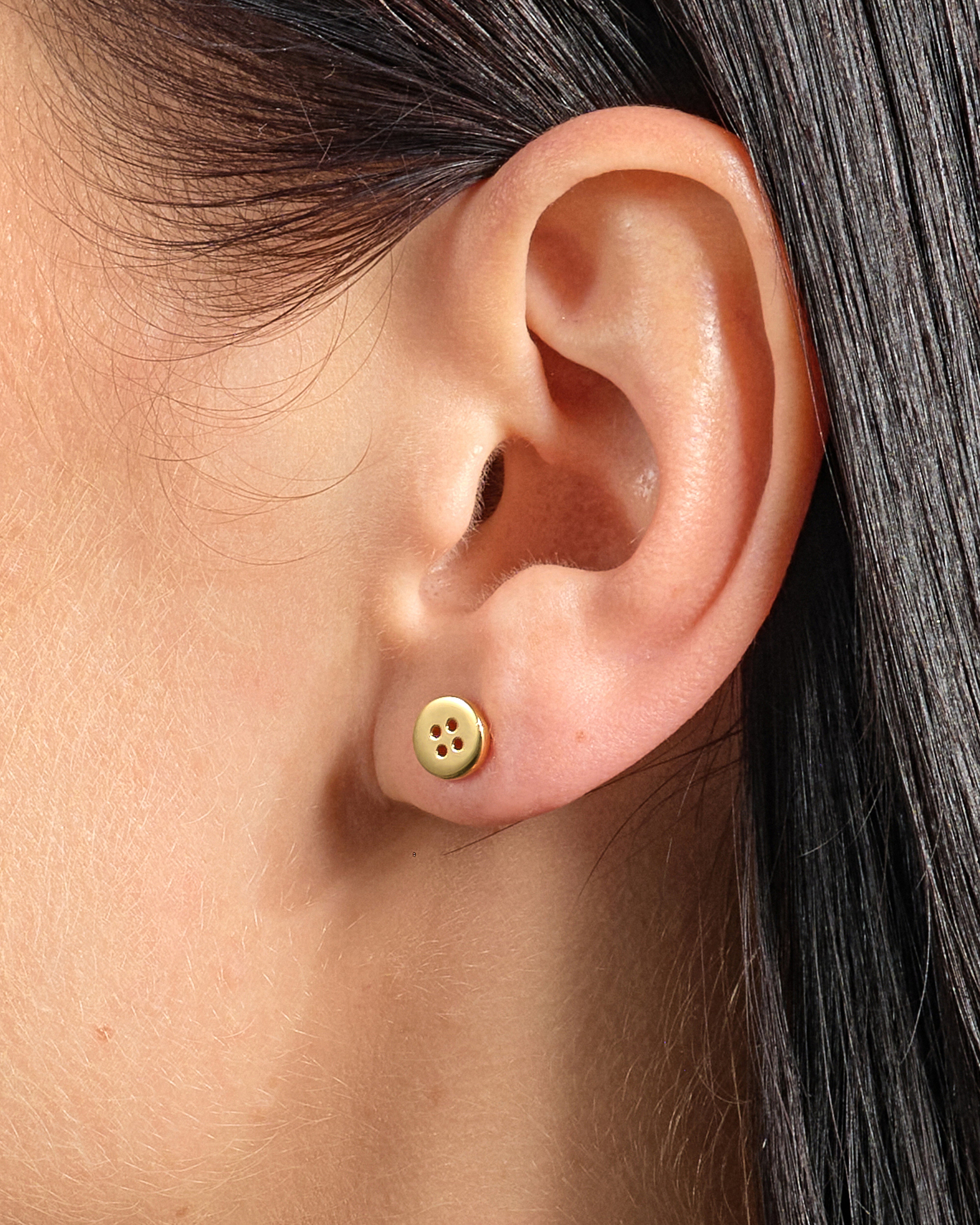 Ohrstecker im Knopf-Design