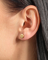 Ohrstecker im Knopf-Design