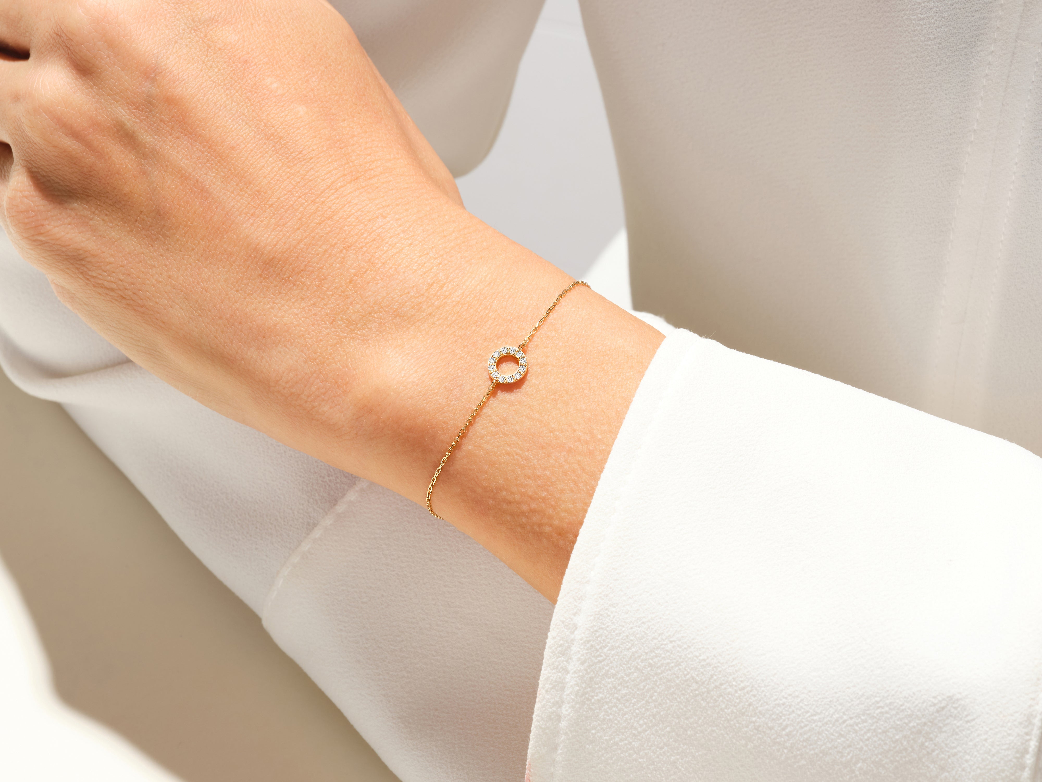 Minimalistisches Armband mit rundem Diamant