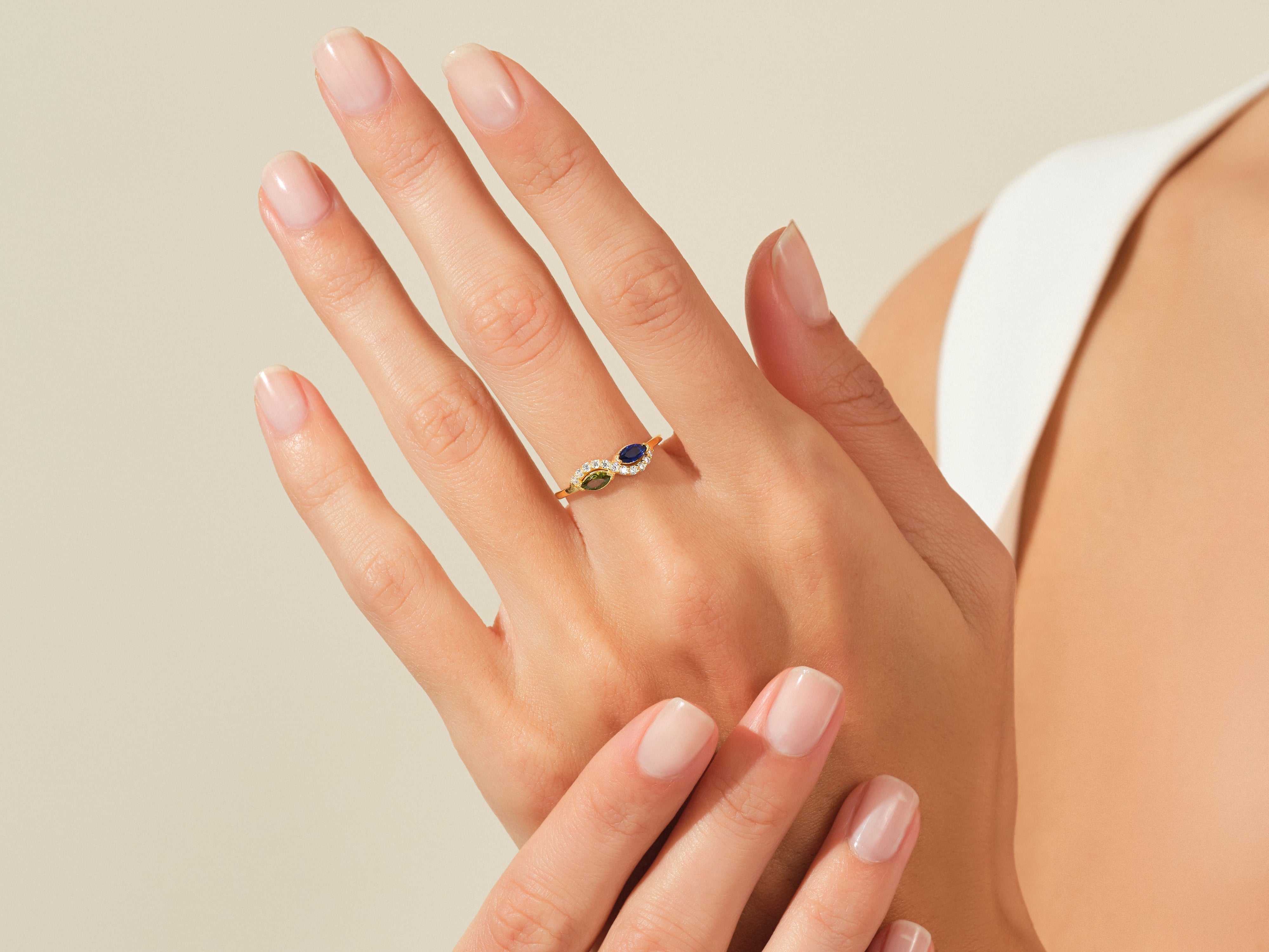 Geburtsstein-Ring mit zwei Marquise-Schliffen