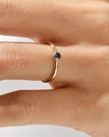 Geburtsstein Ring mit Rundschliff in Zargenfassung