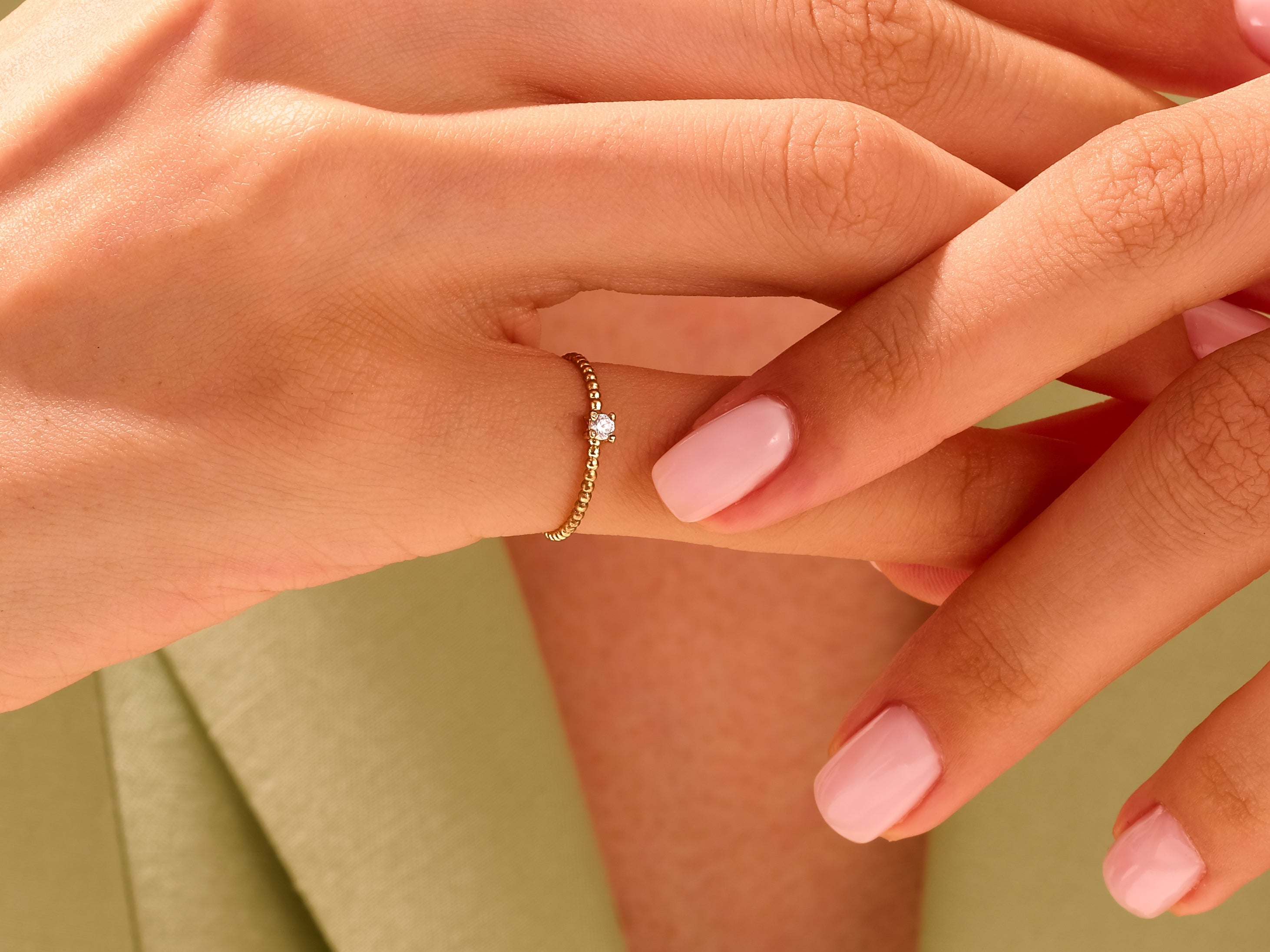 Diamantring mit Perlenstruktur