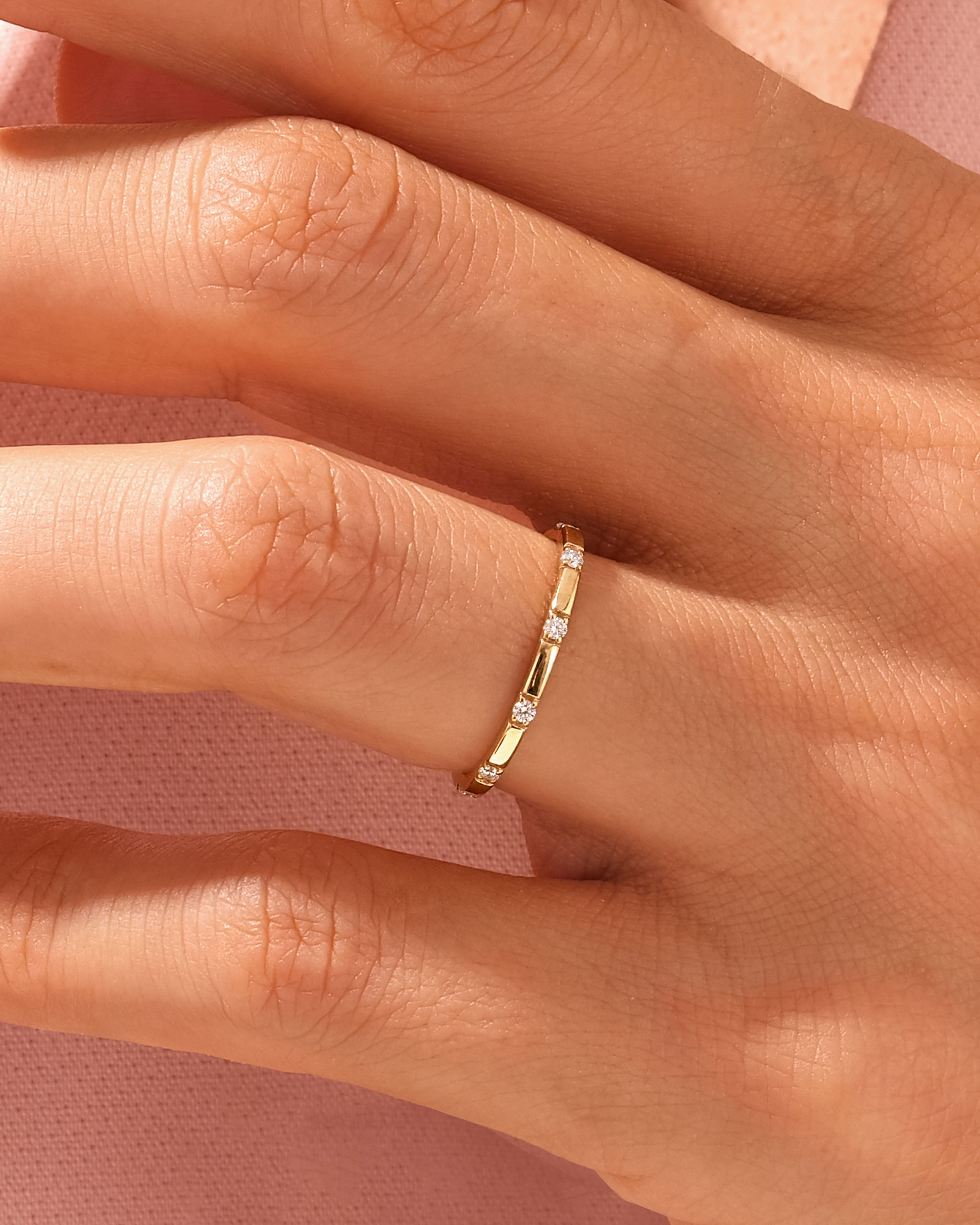 Pave Set Neun Steine Ring