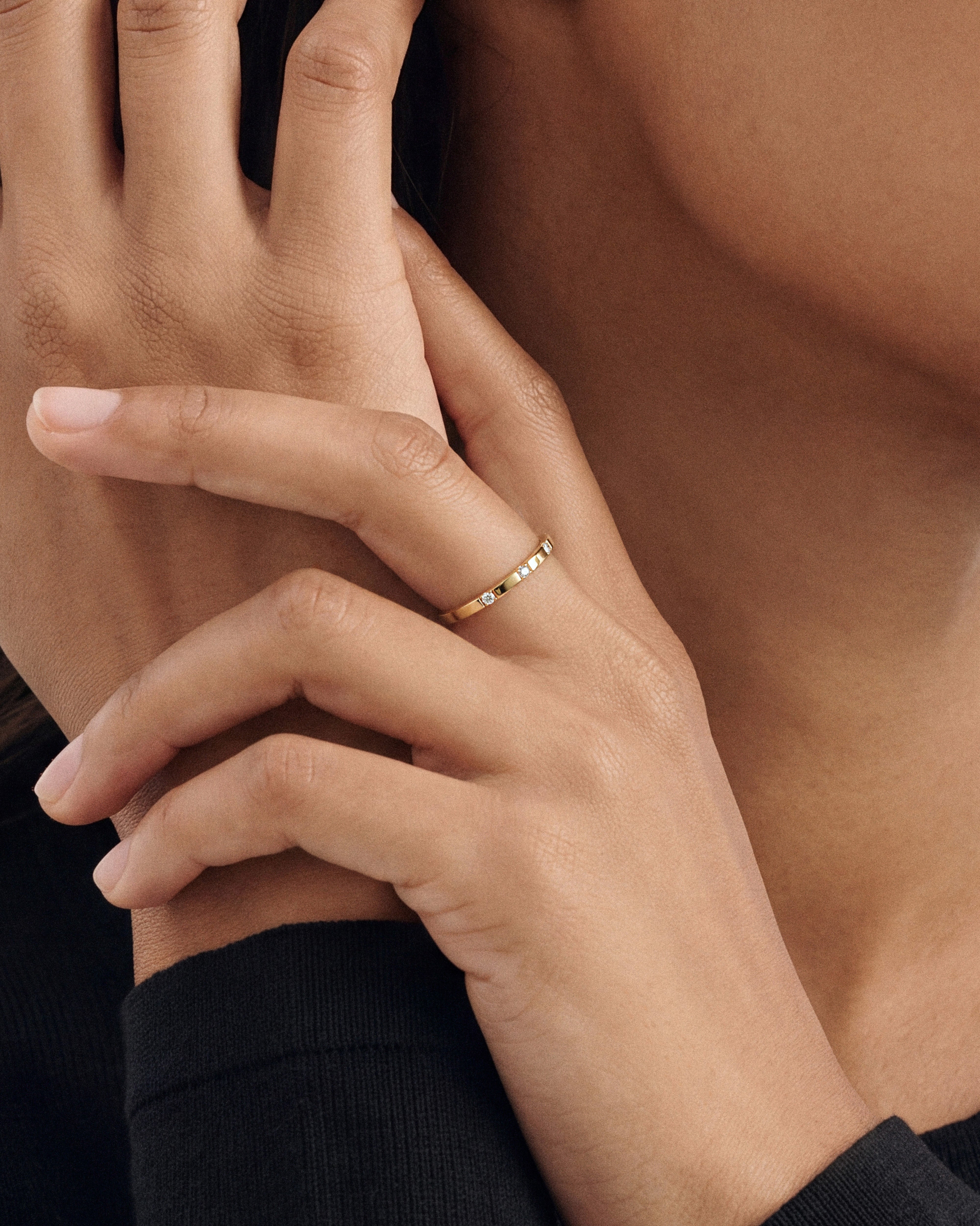 Pave Set Neun Steine Ring