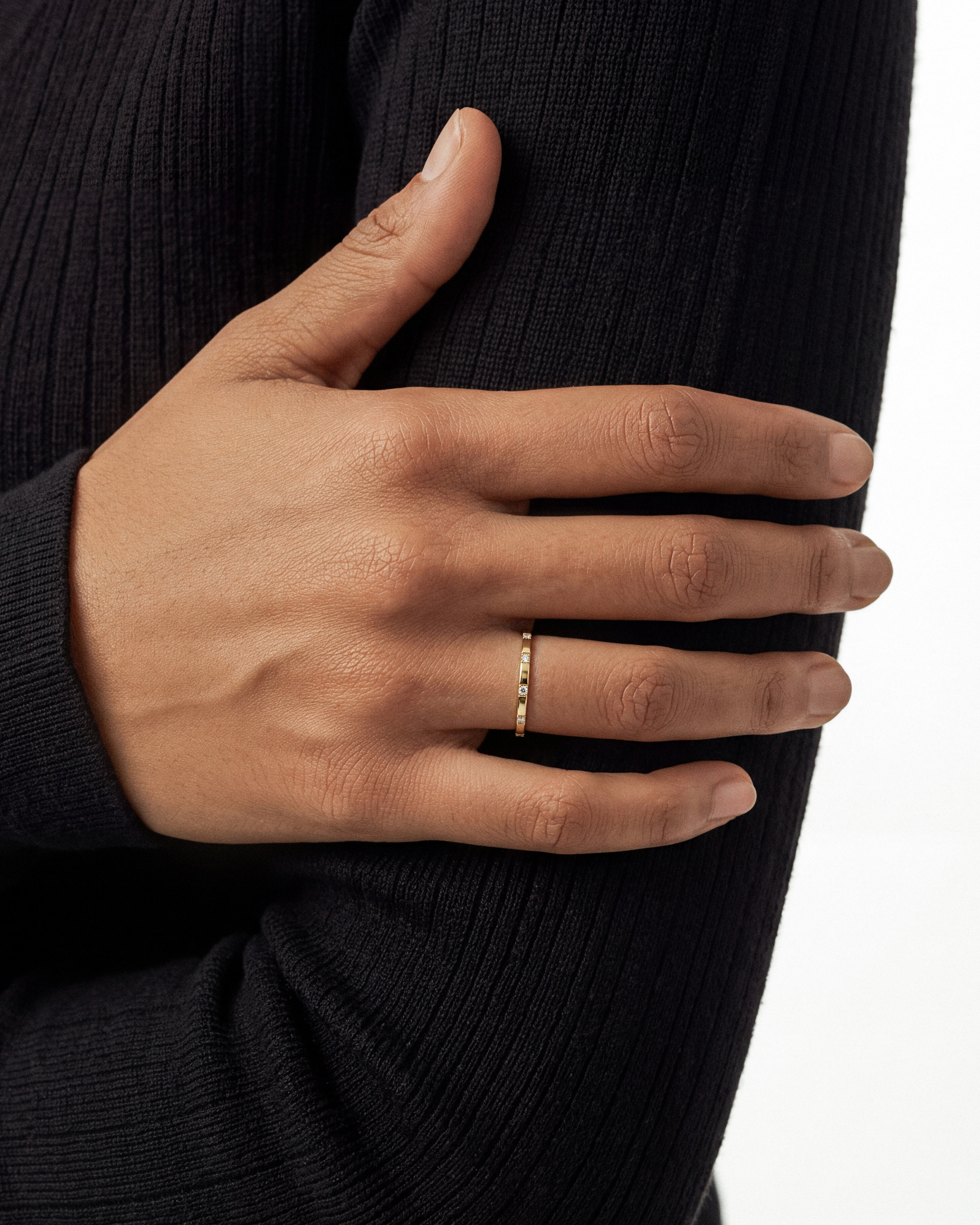 Pave Set Neun Steine Ring