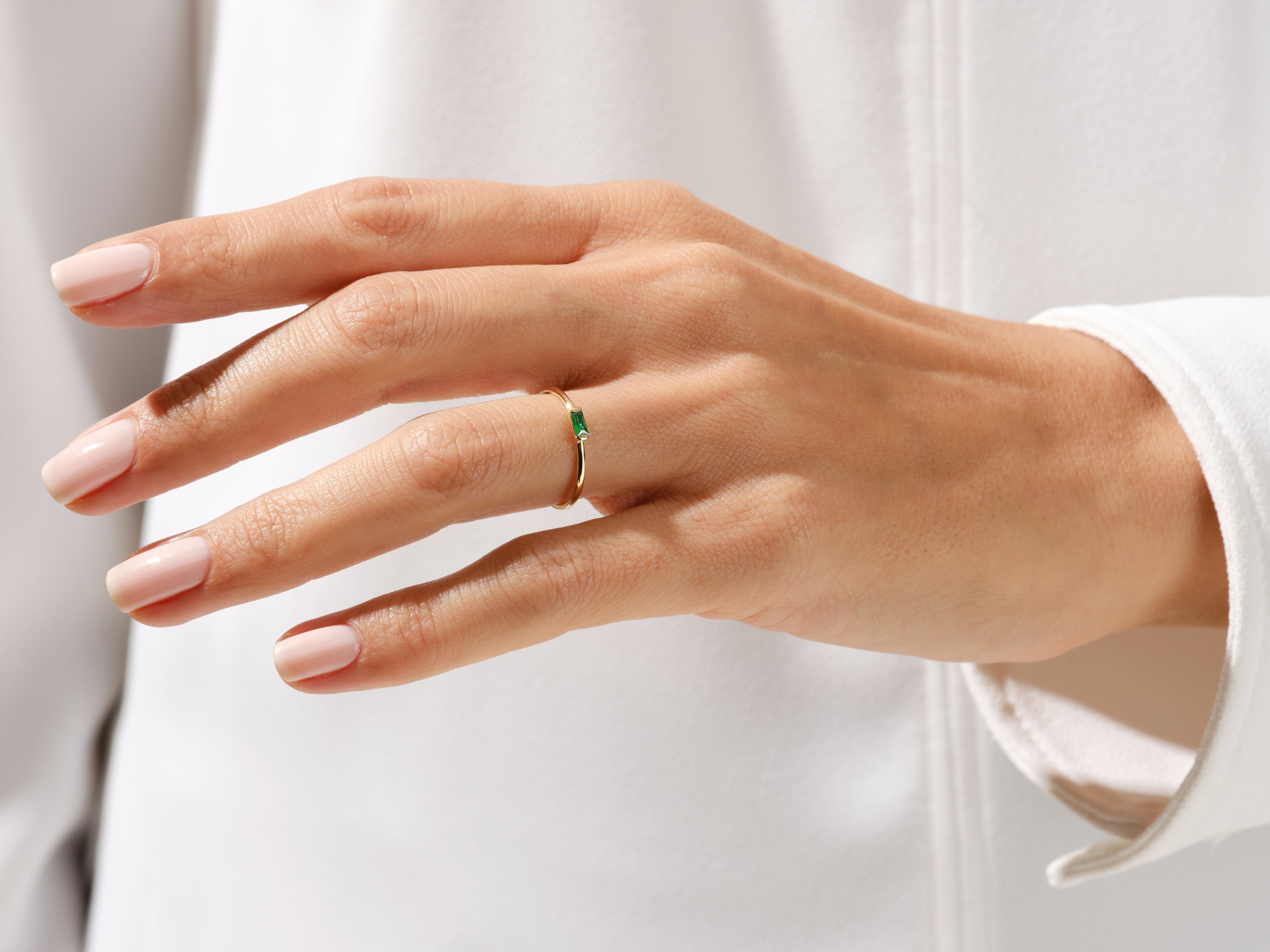 Geburtsstein-Ring in Bezel und Baguette