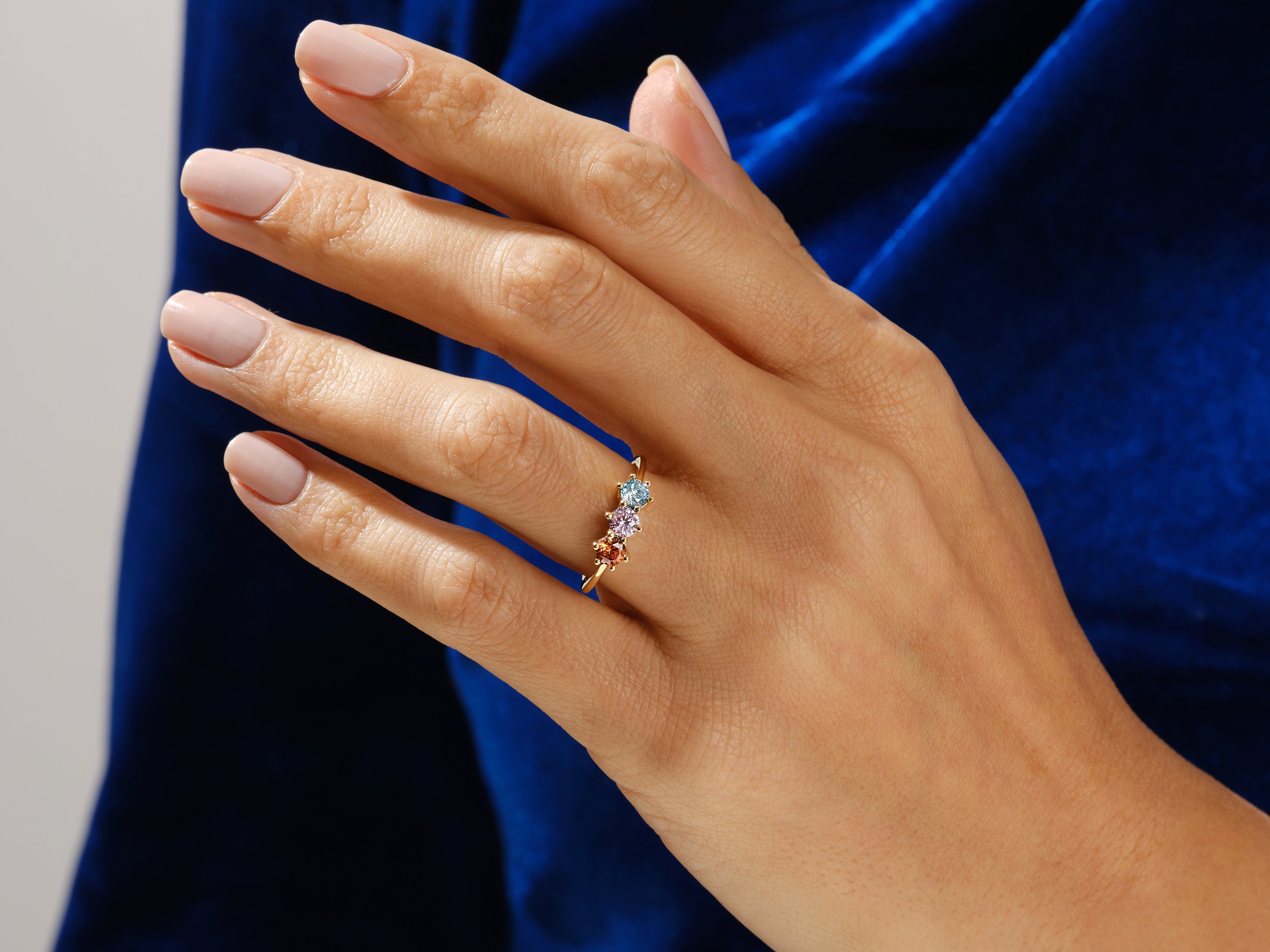 Rundschliff-Geburtsstein-Ring