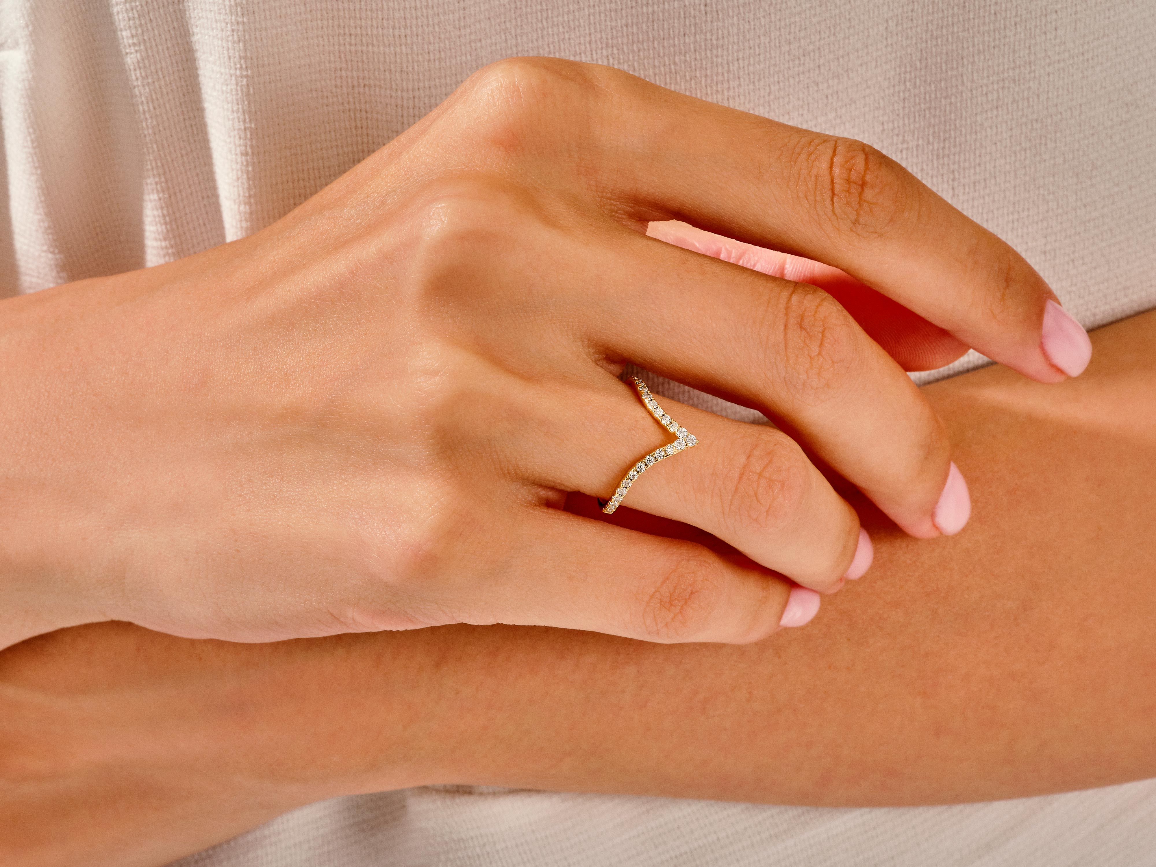 Lang gebogener Moissanit-Ehering