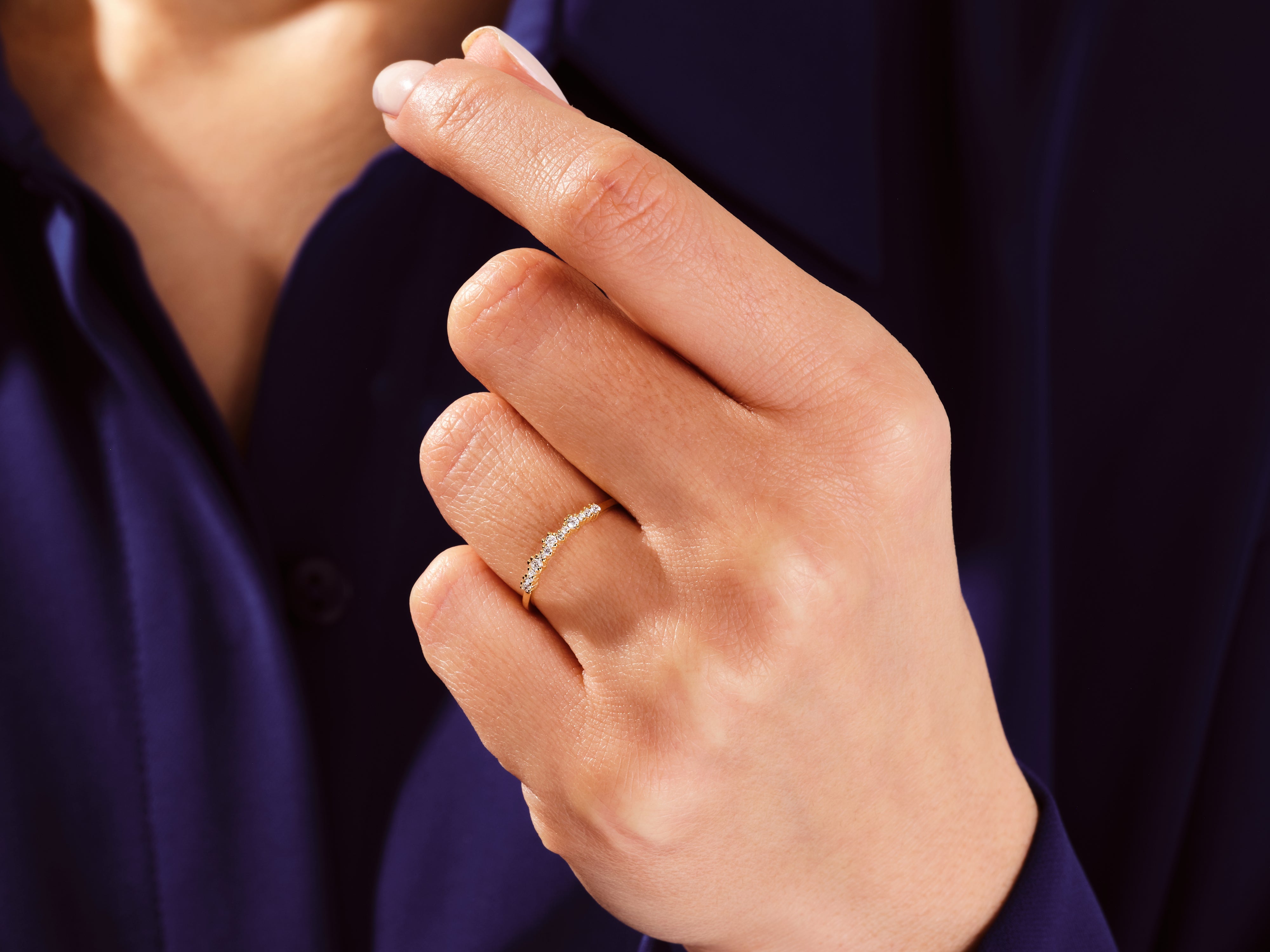 Zarter gebogener Moissanit-Ehering