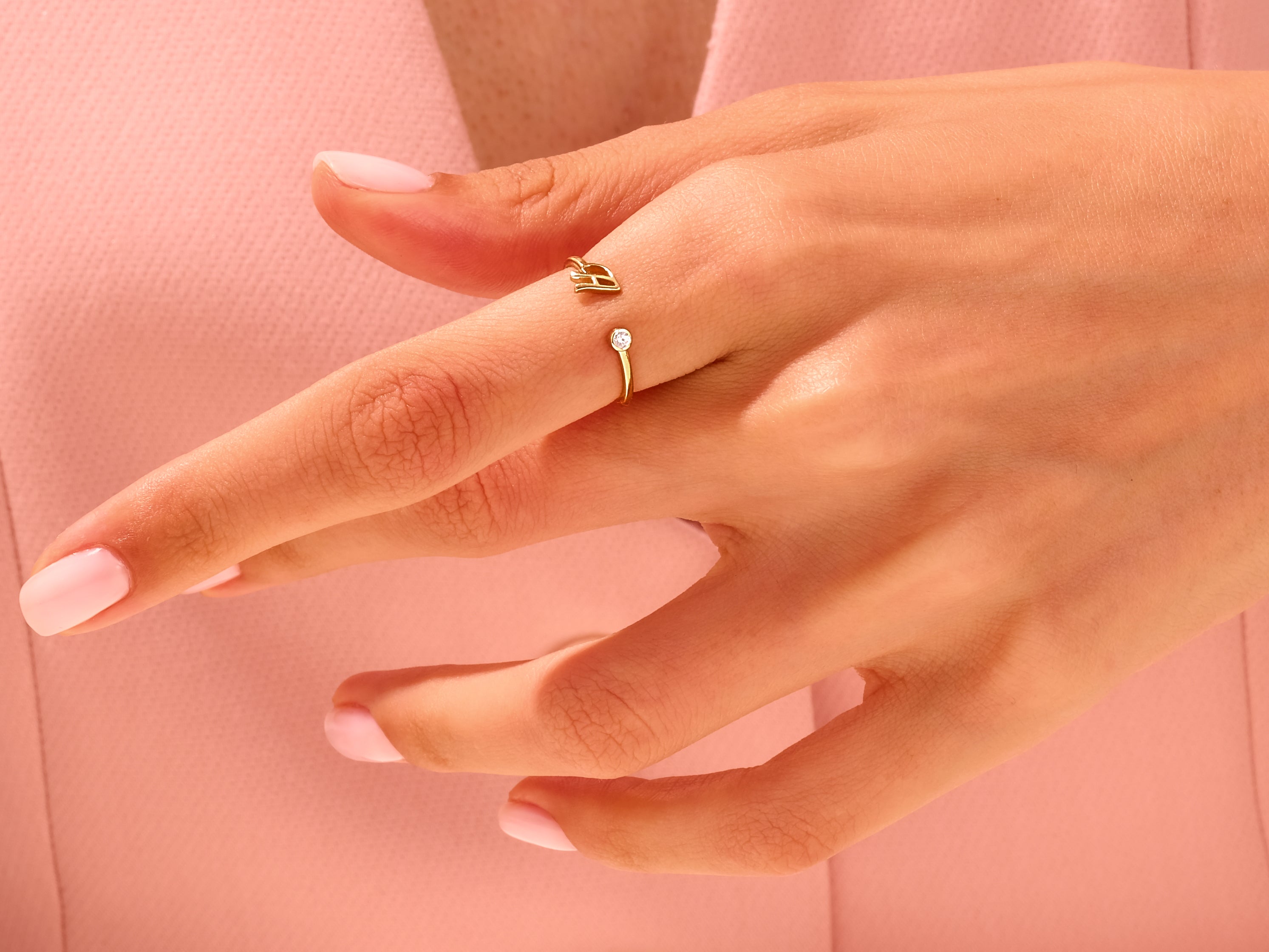 Offener Diamantring mit Initiale