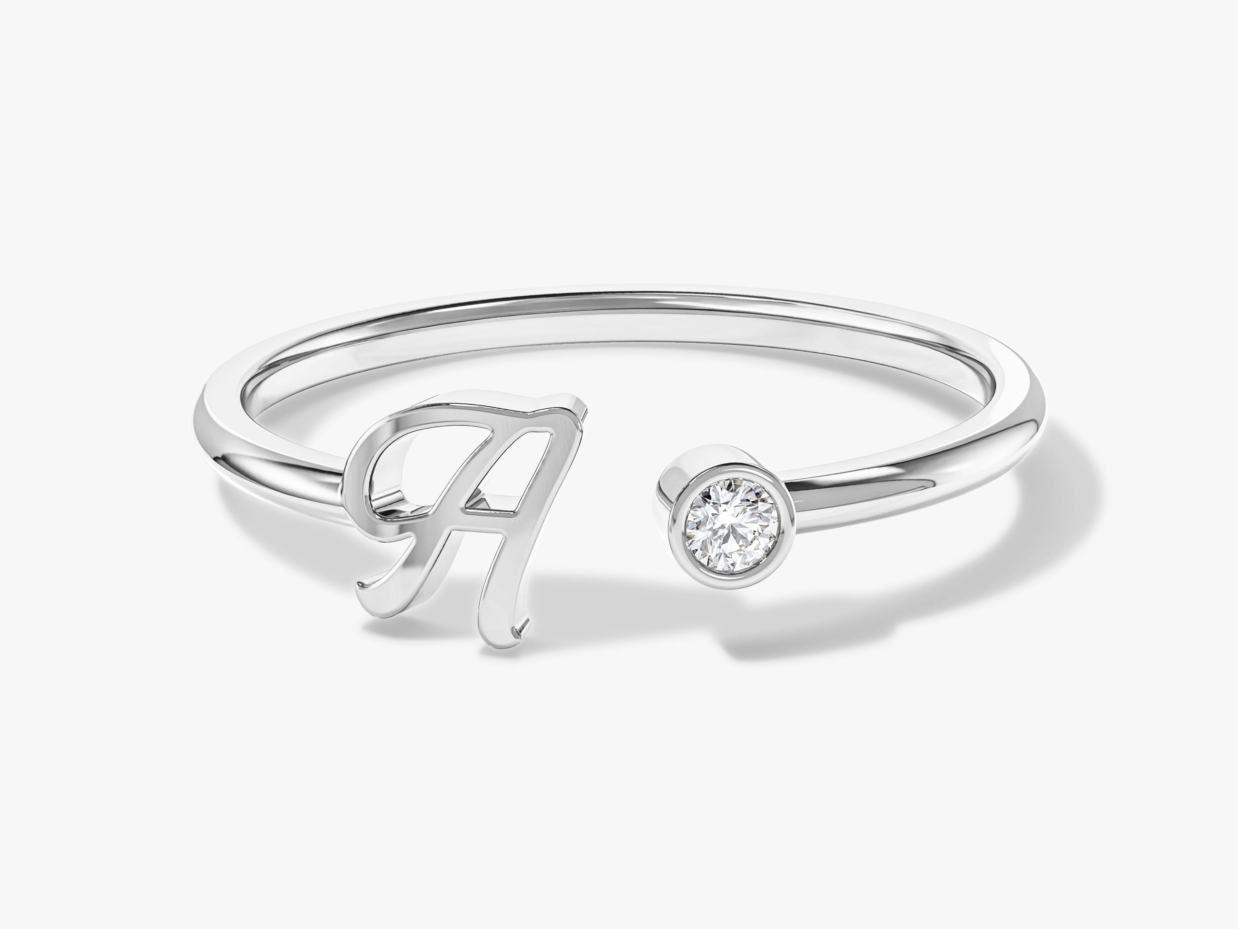 Offener Ring mit Buchstabe