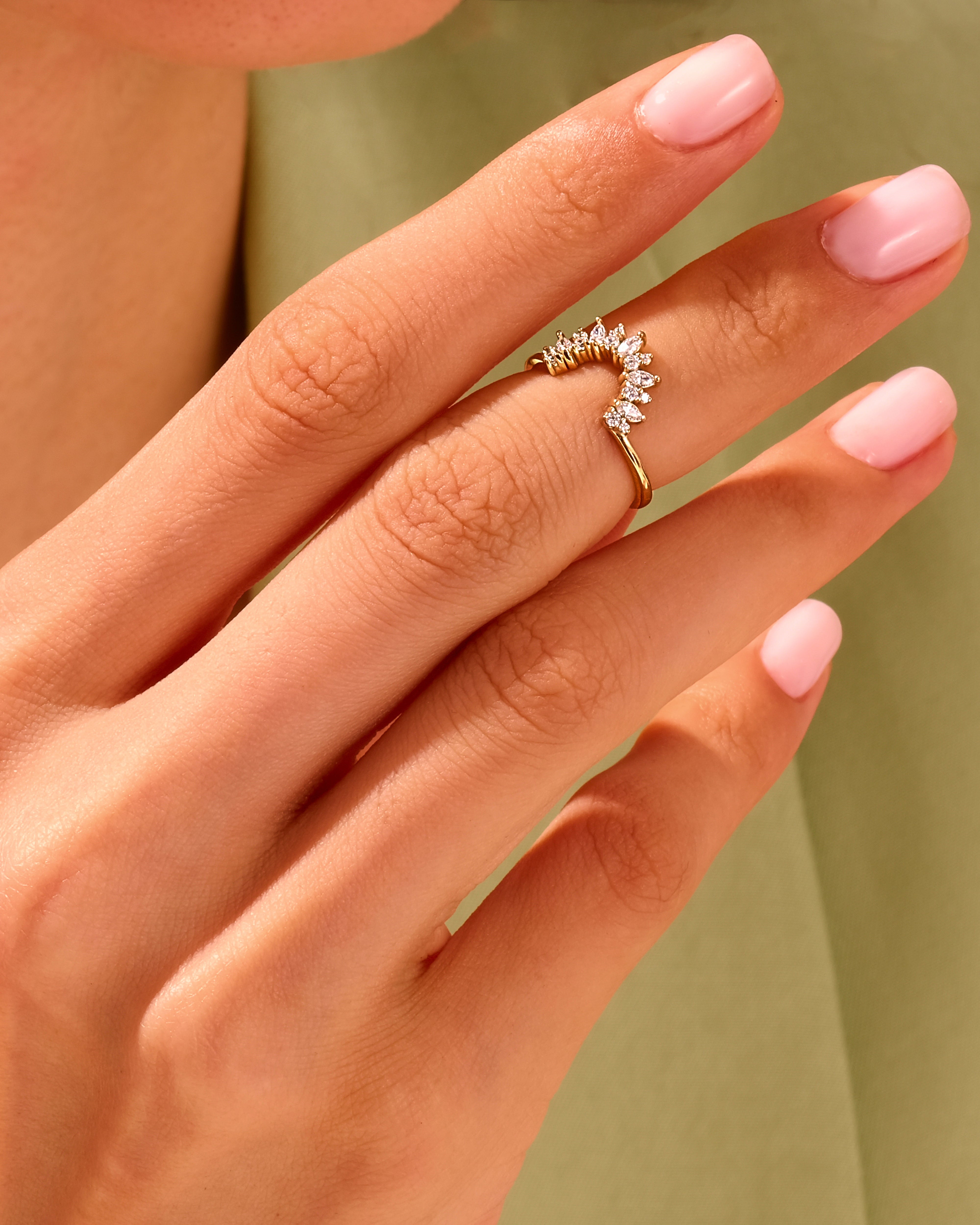 Ring in Marquise-Krone
