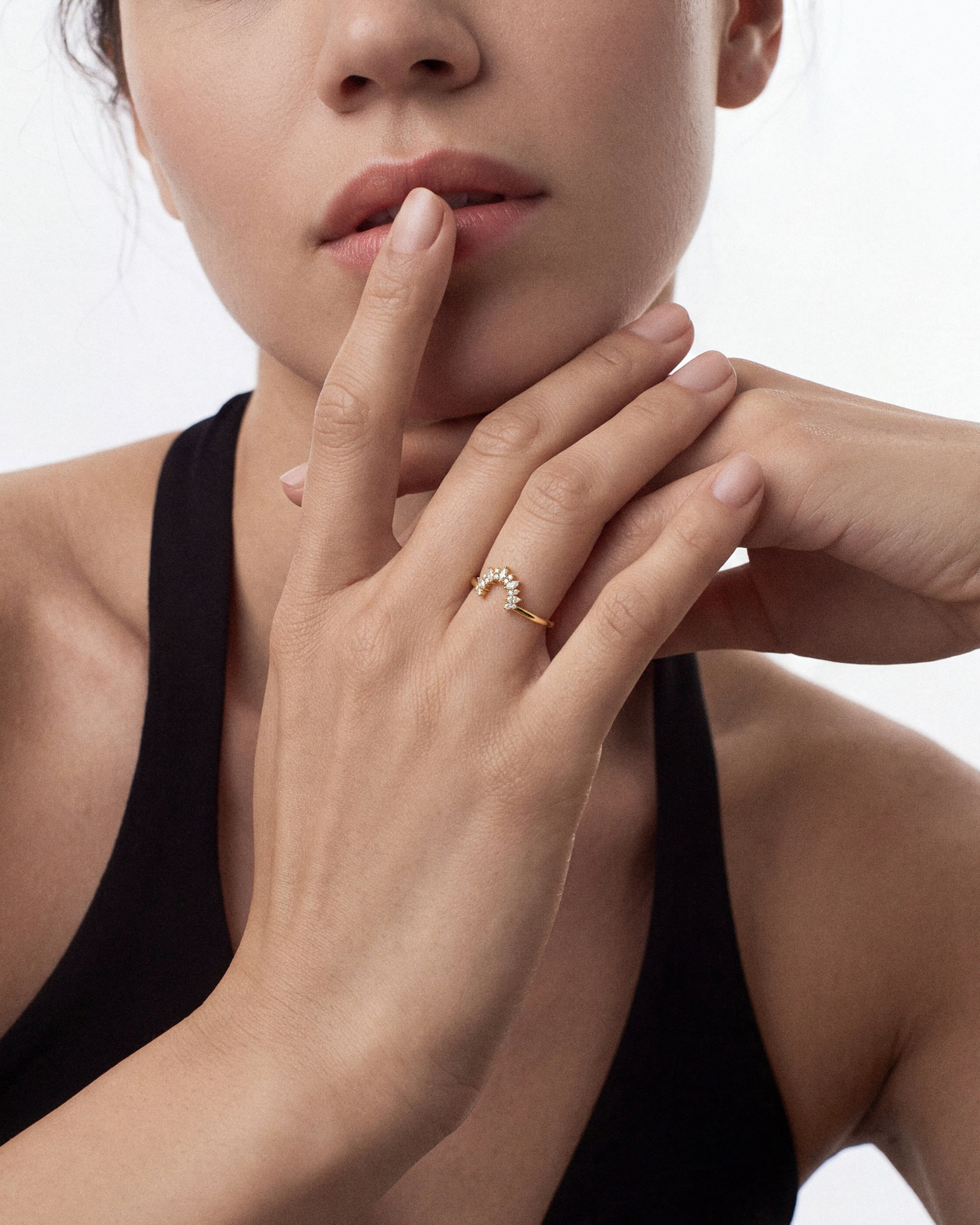 Ring in Marquise-Krone