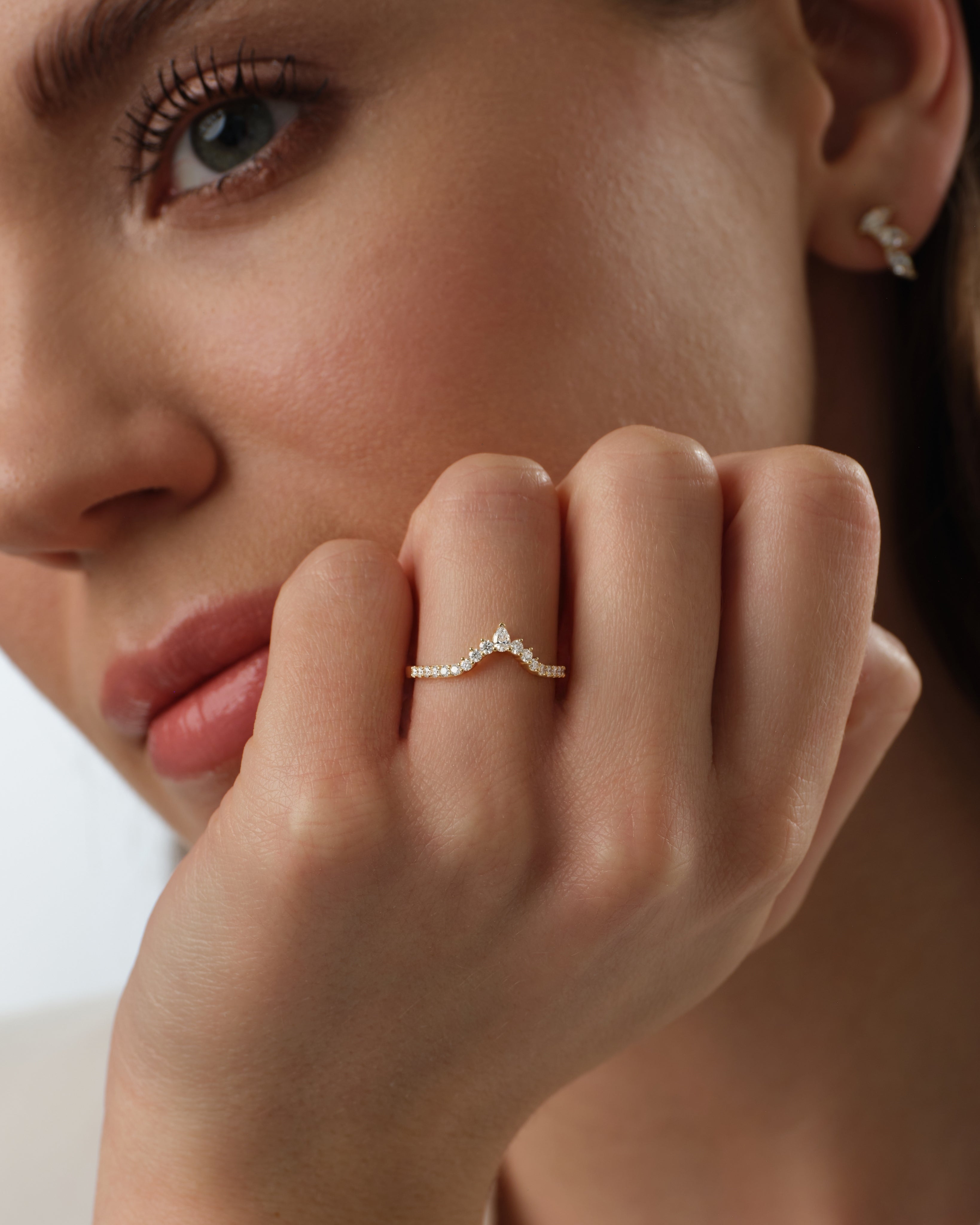Gebogener Ewigkeitsring im Diadem Stil (0,35 CT TW)