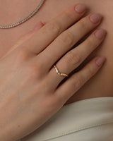 Gebogener Ewigkeitsring mit eingeriebener Fassung (0,10 CT TW)