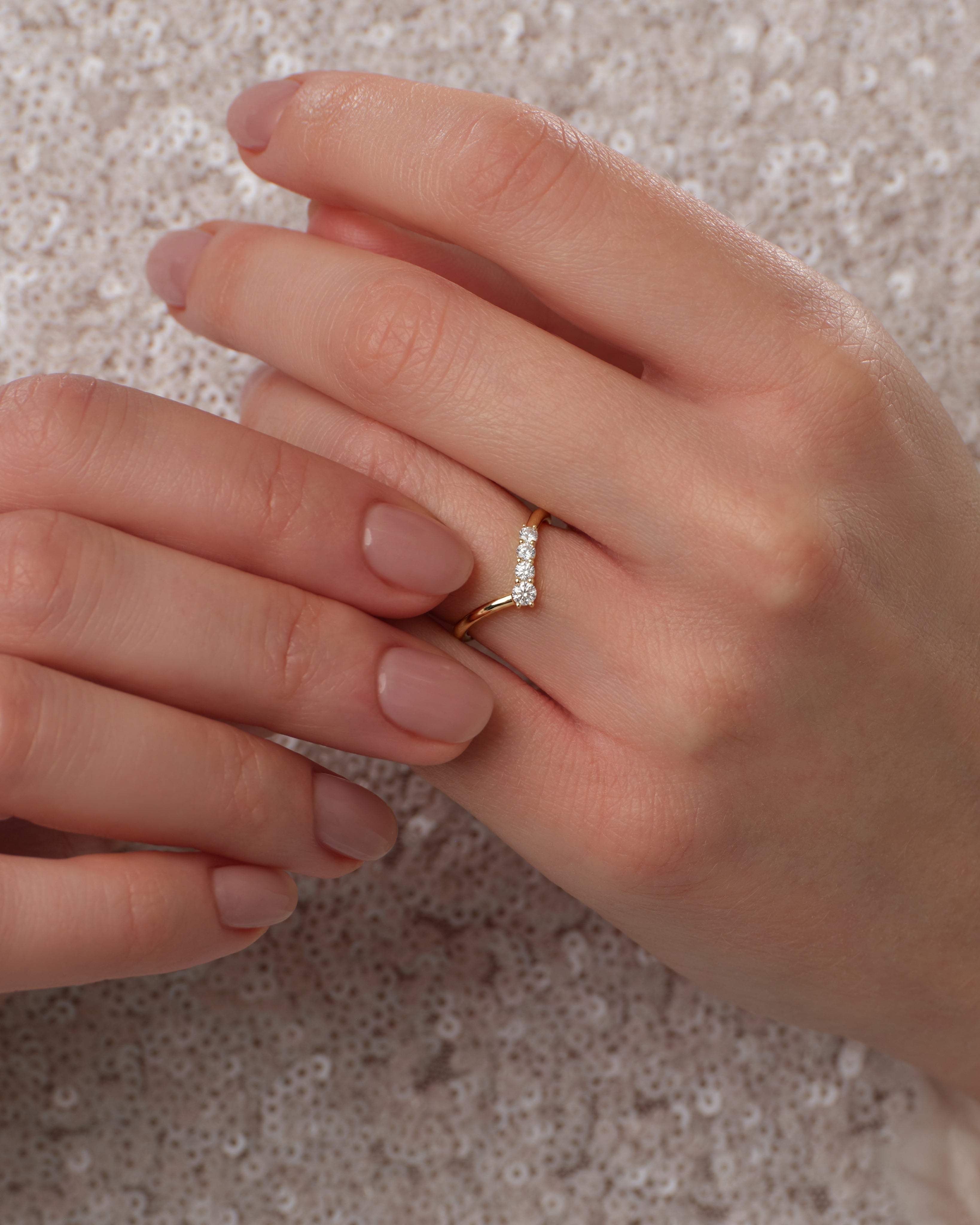 Asymmetrischer Chevron Ewigkeitsring (0,30 CT TW)