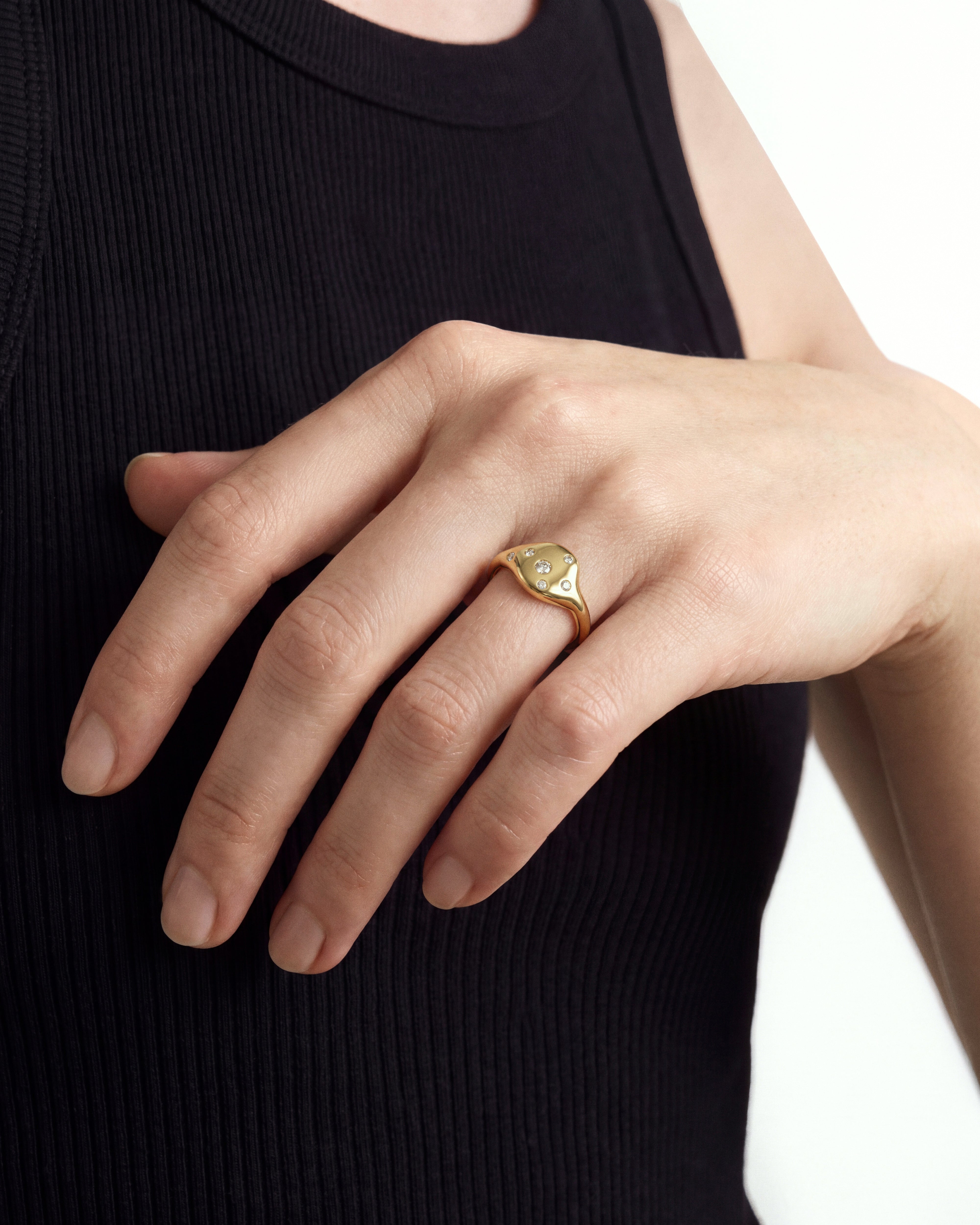 Siegel Ring mit Verstreuten Sternen
