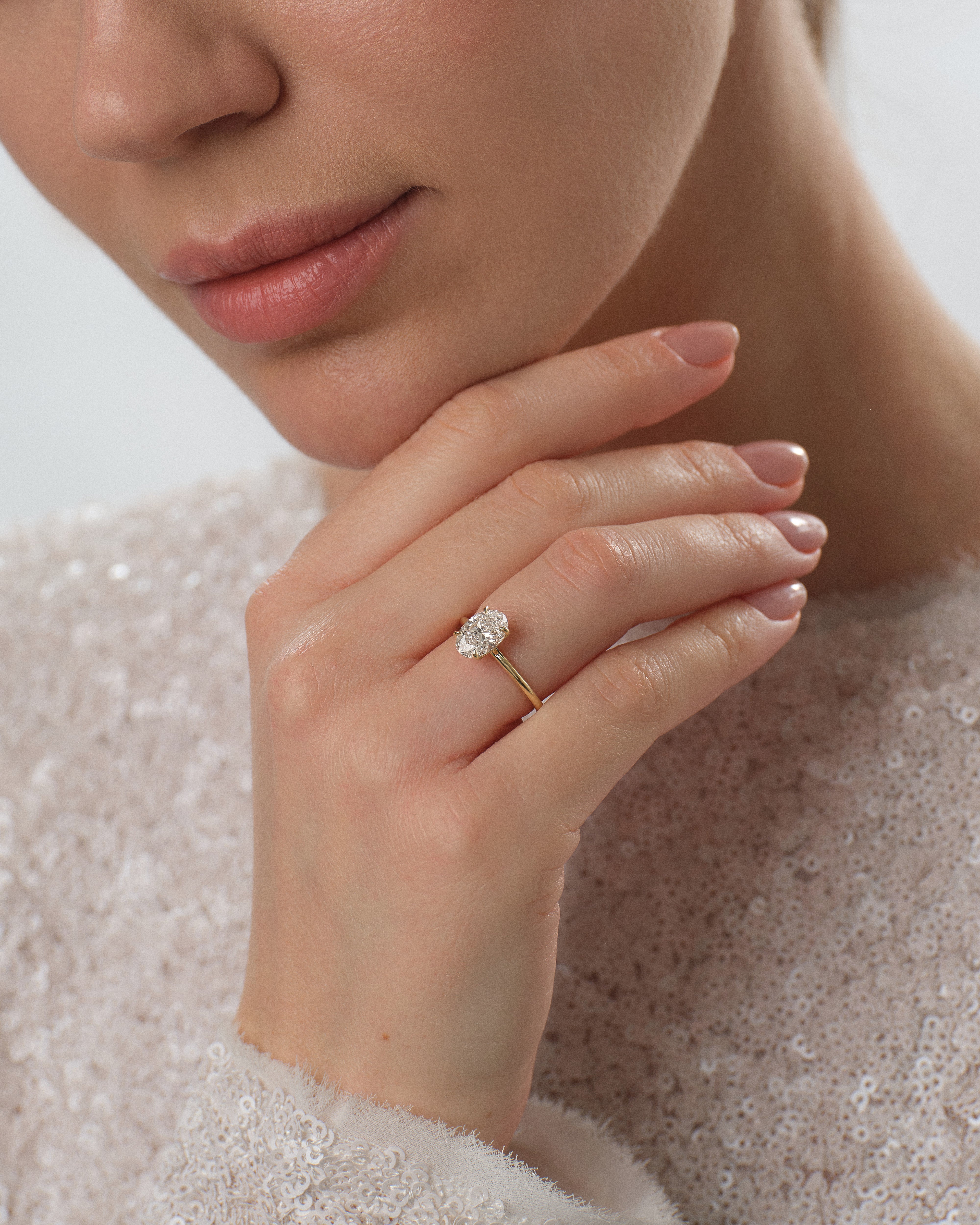 Moissanit Verlobungsring im Ovalschliff (1,50 CT)