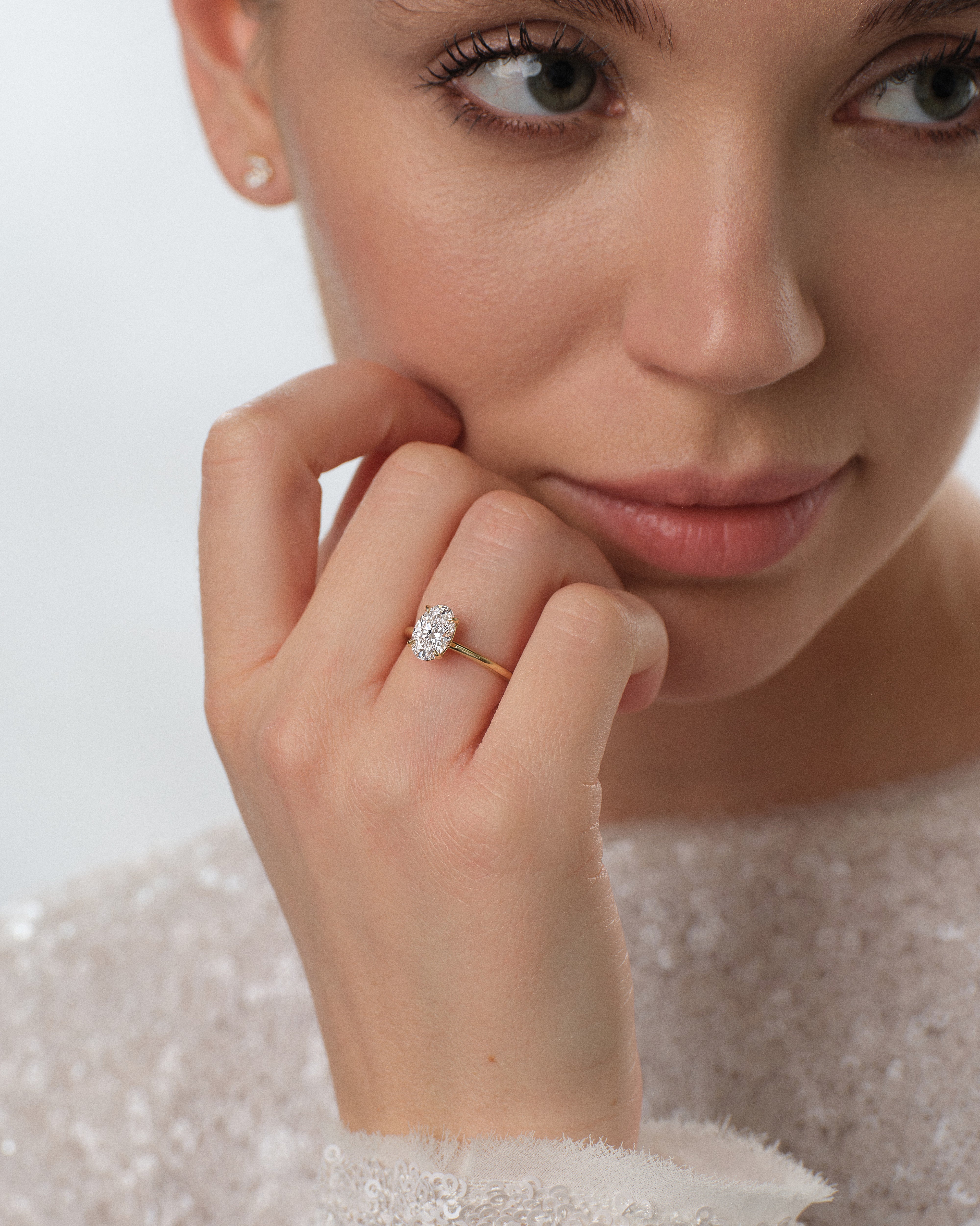 Moissanit Verlobungsring im Ovalschliff (1,50 CT)