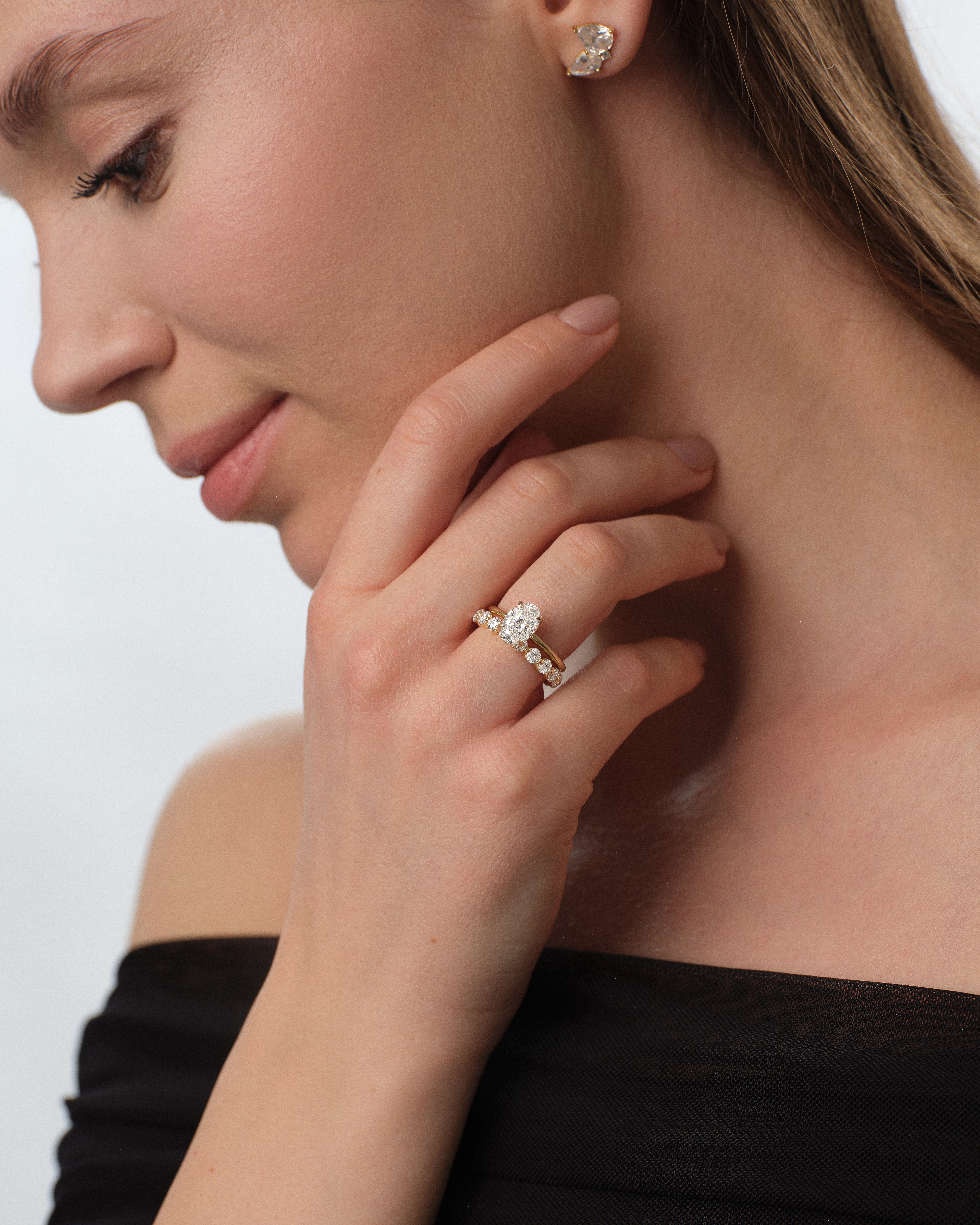 Moissanit Verlobungsring im Ovalschliff (1,50 CT)