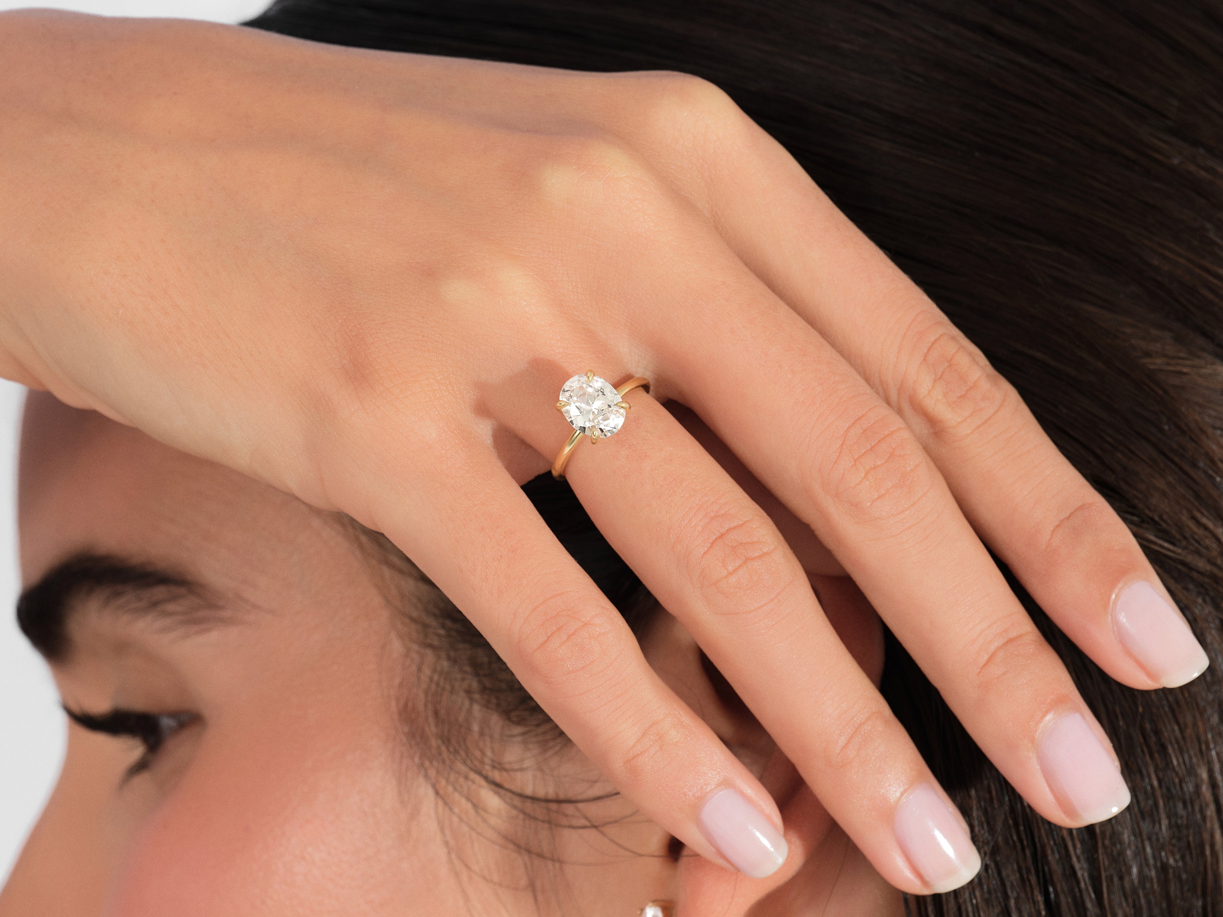 Moissanit Verlobungsring im Ovalschliff (2,00 CT)