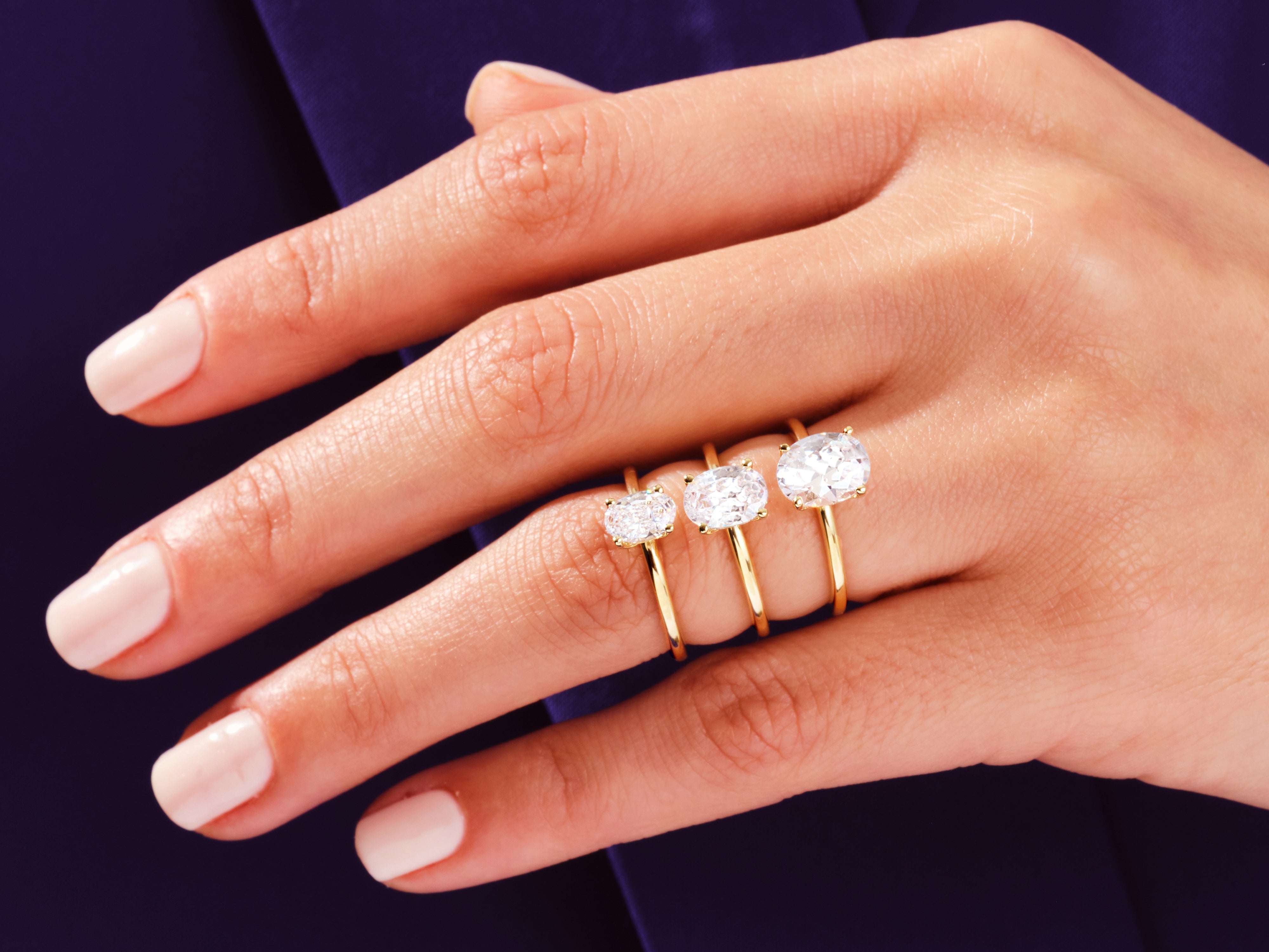 Moissanit Verlobungsring im Ovalschliff (2.00 CT)