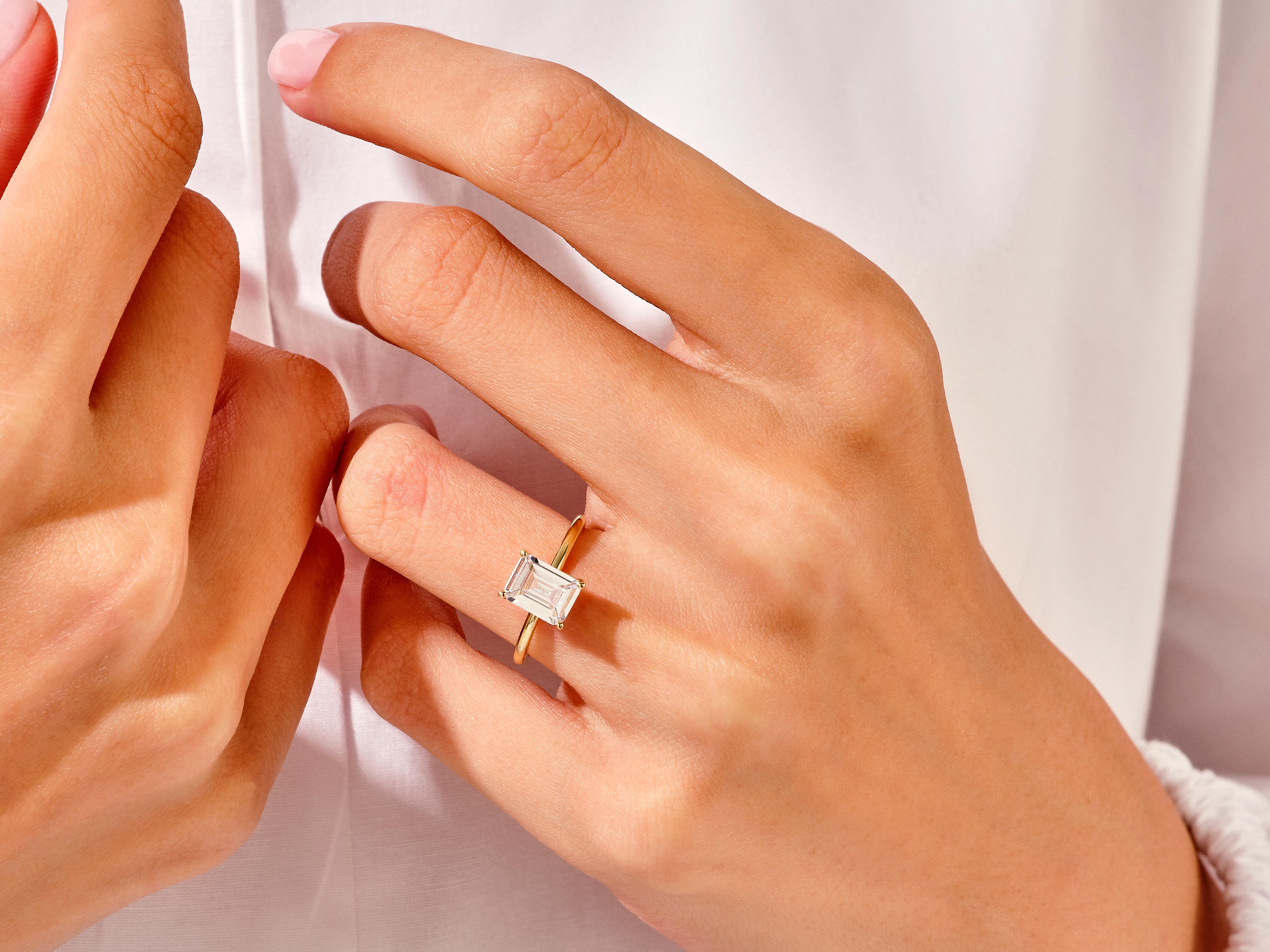 Moissanit Verlobungsring im Smaragdschliff (1.50 CT)