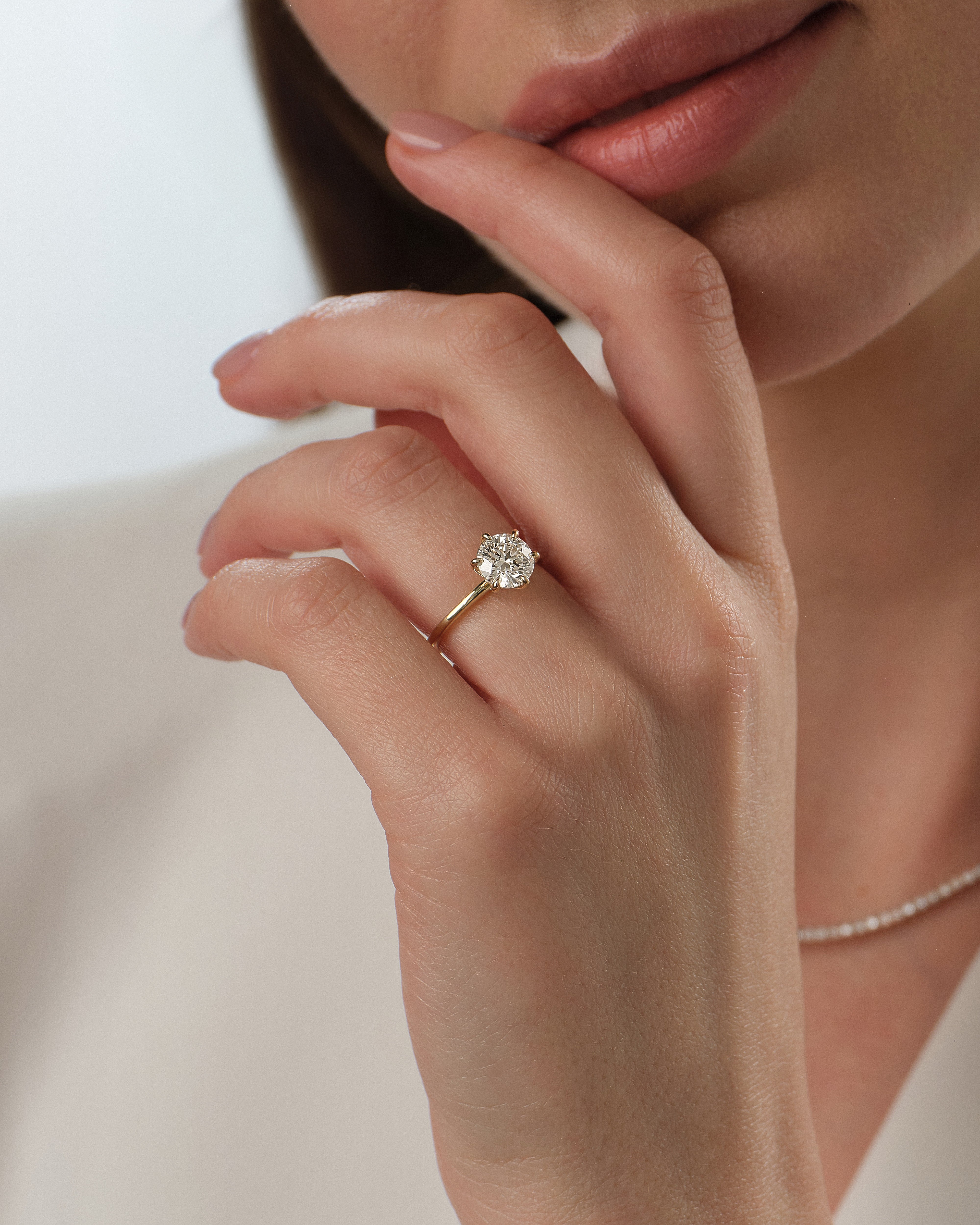 Moissanit Verlobungsring im Rundschliff und 6-Krappen-Fassung (1,50 CT)