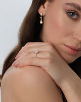 Twist Moissanit Verlobungsring im Rundschliff mit Seitensteinen (1,50 CT)