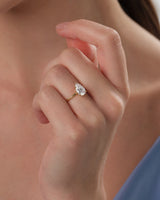 Moissanit Verlobungsring im Tropfenschliff (1,50 CT)