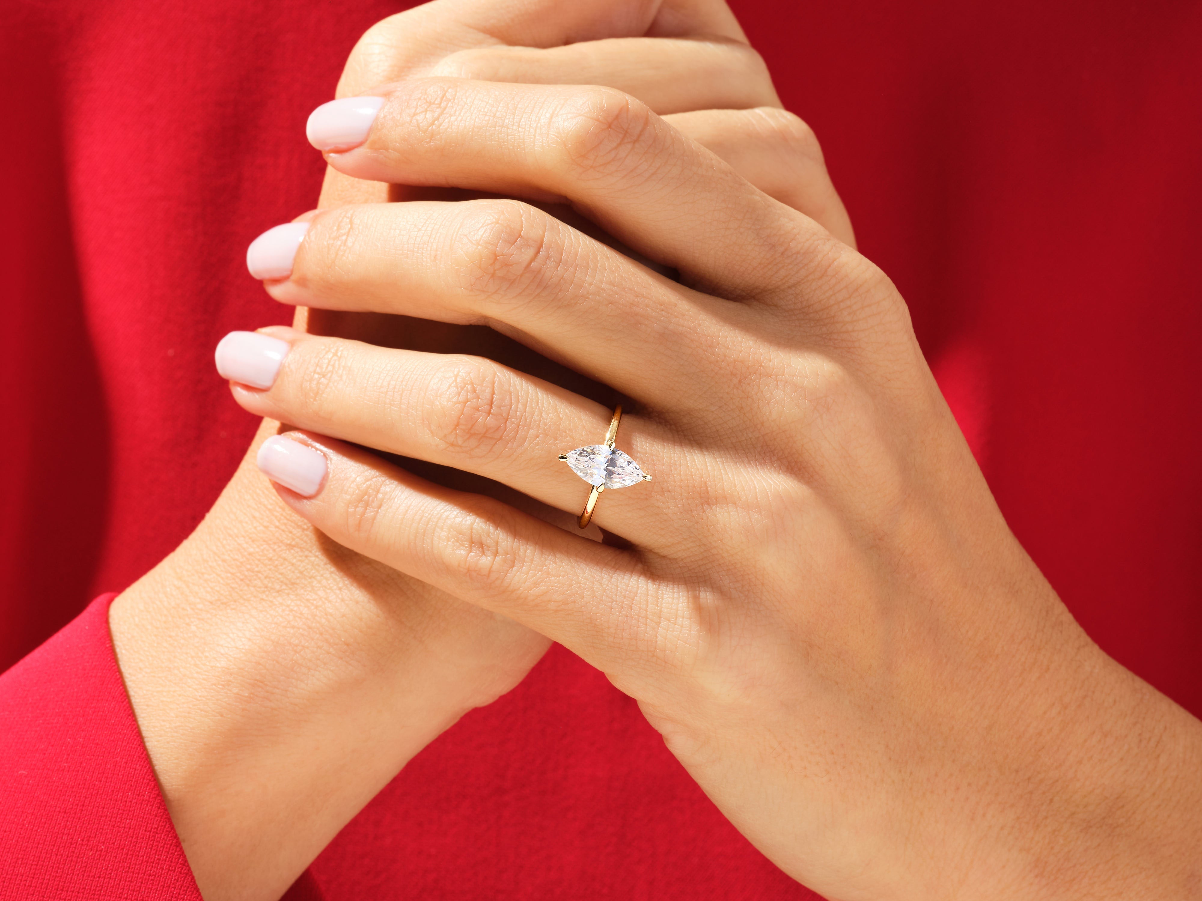 Moissanit Verlobungsring im Marquiseschliff  (1.50 CT)