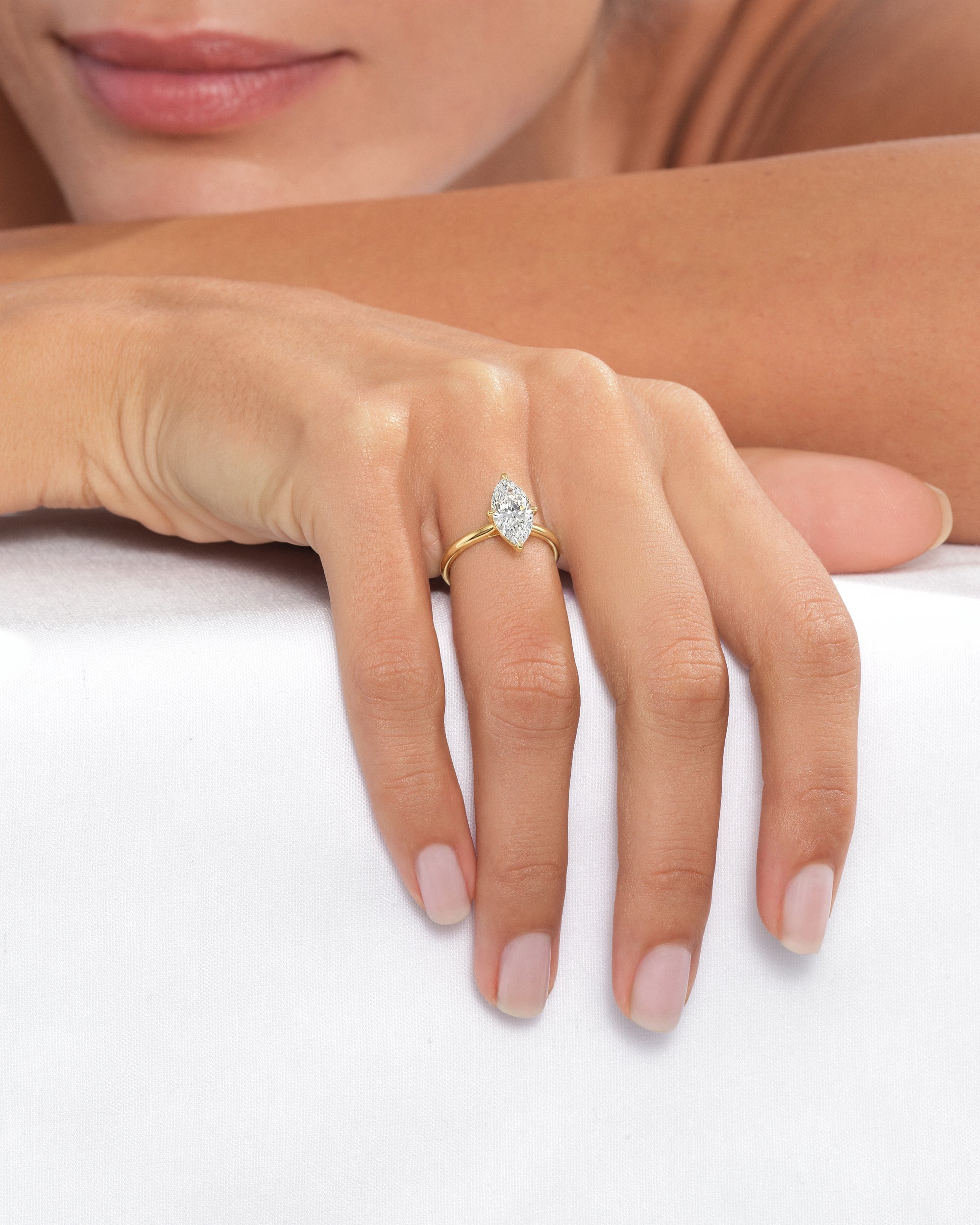 Moissanit Verlobungsring im Marquiseschliff (2,00 CT)