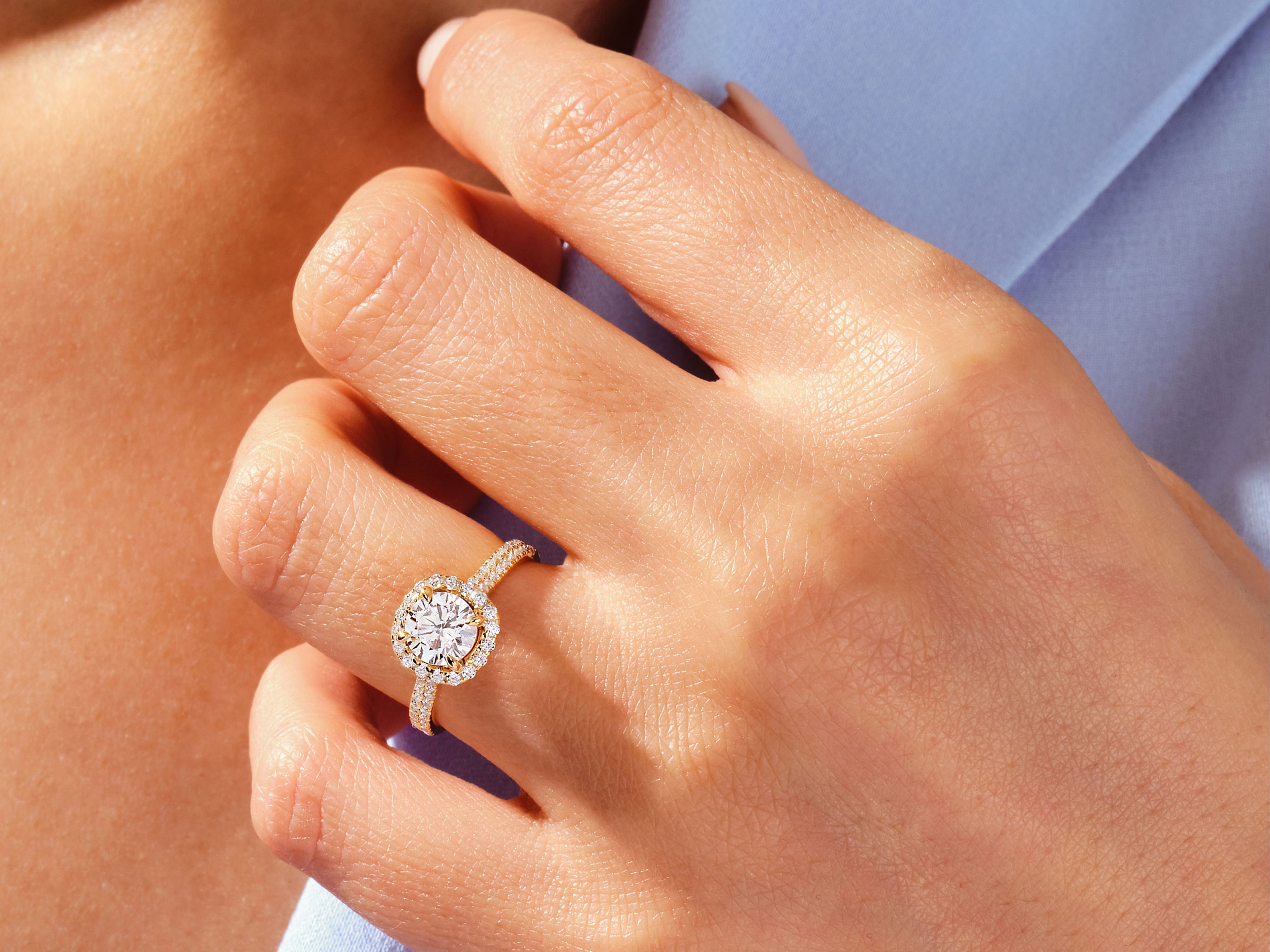 Moissanit Verlobungsring im Rundschliff Halo mit Doppel-Pave-Seitensteinen (1.00 CT)