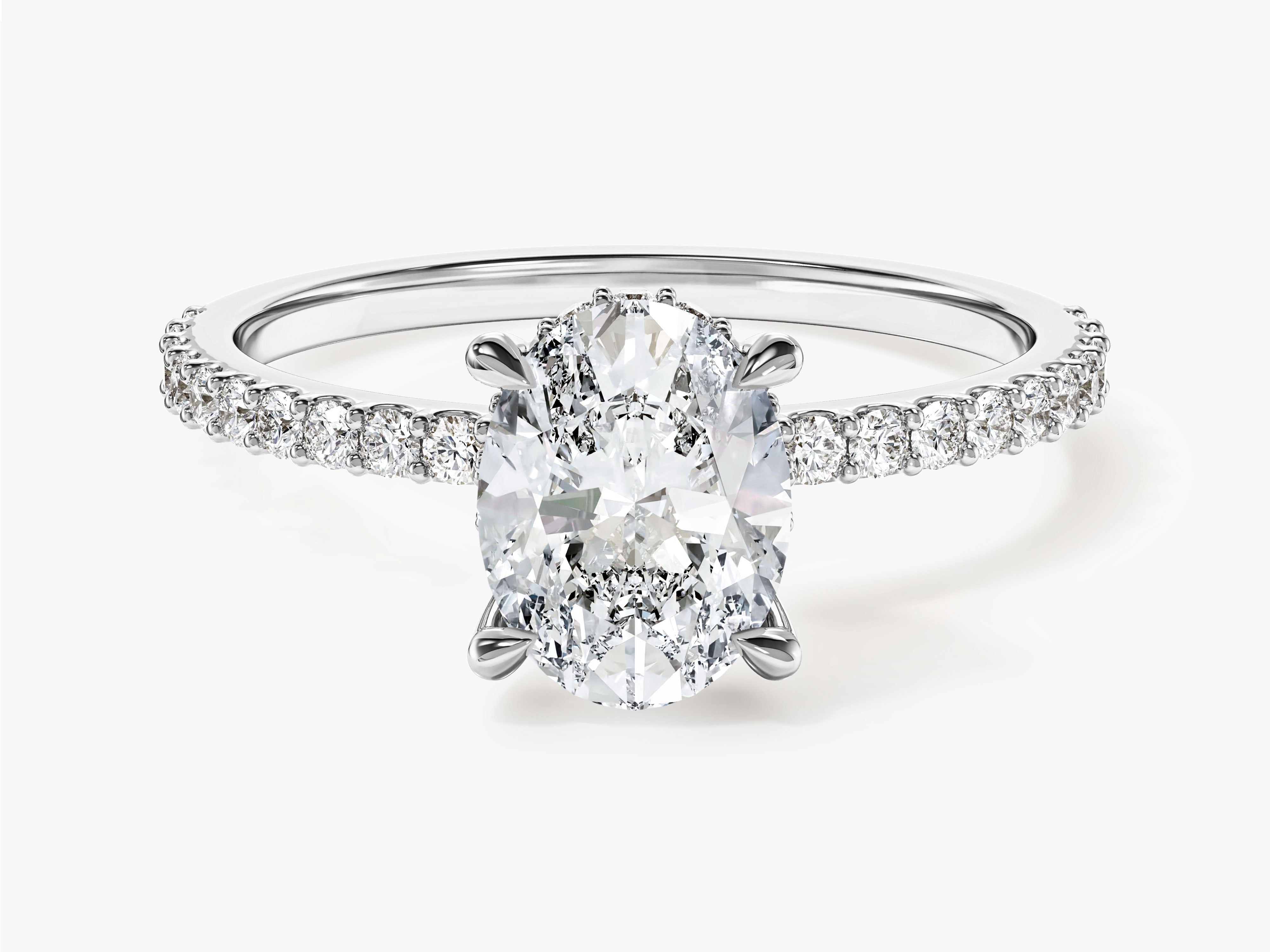 Labordiamant Verlobungsring im Ovalschliff und verborgenem Halo mit Pave-Seitensteinen (1.50 CT)