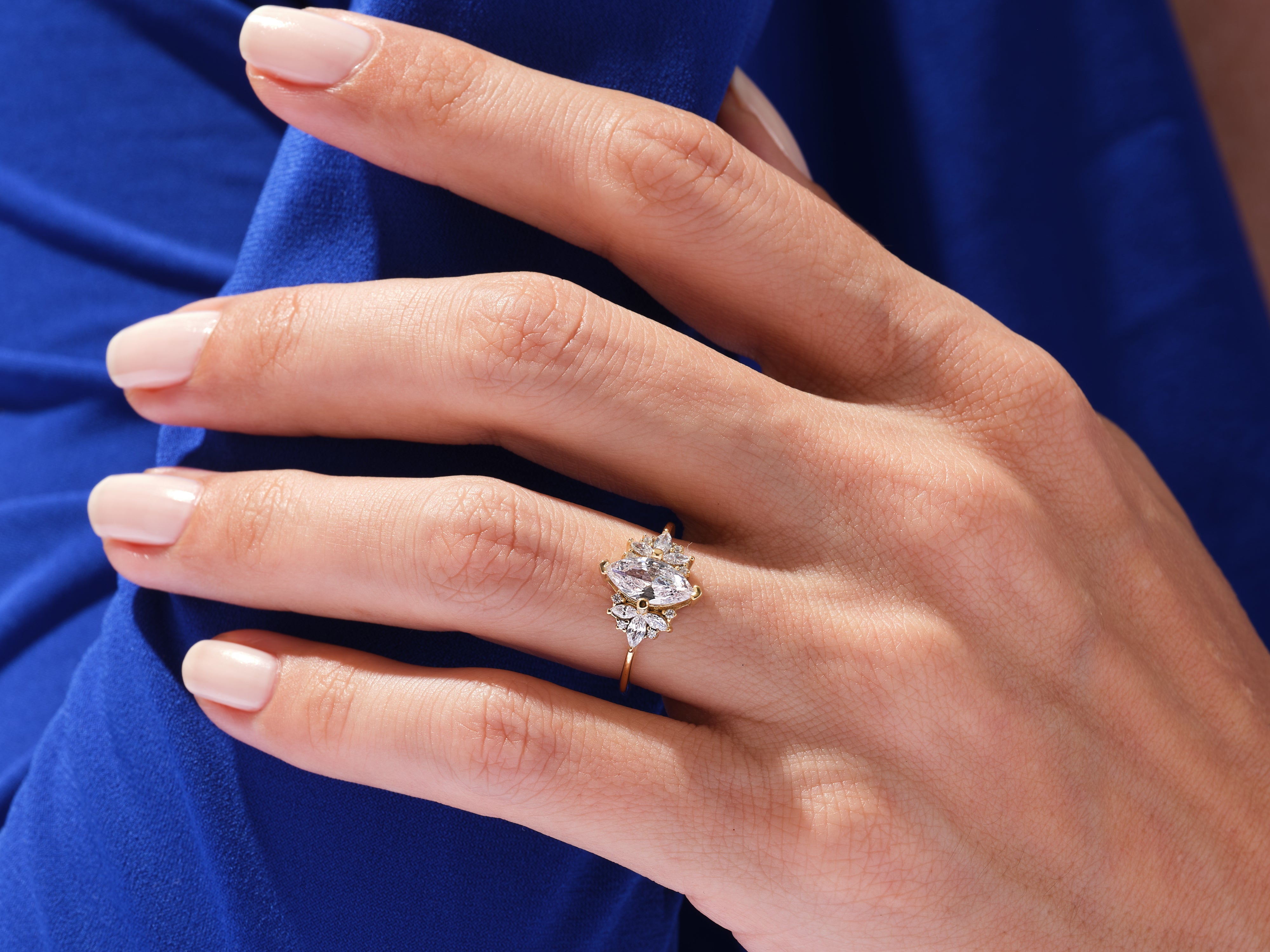 Vintage Moissanit Verlobungsring mit Marquise-Cluster (1.00 CT)