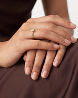 Moissanit Verlobungsring im Ovalschliff und verborgenem Halo (1,00 CT)