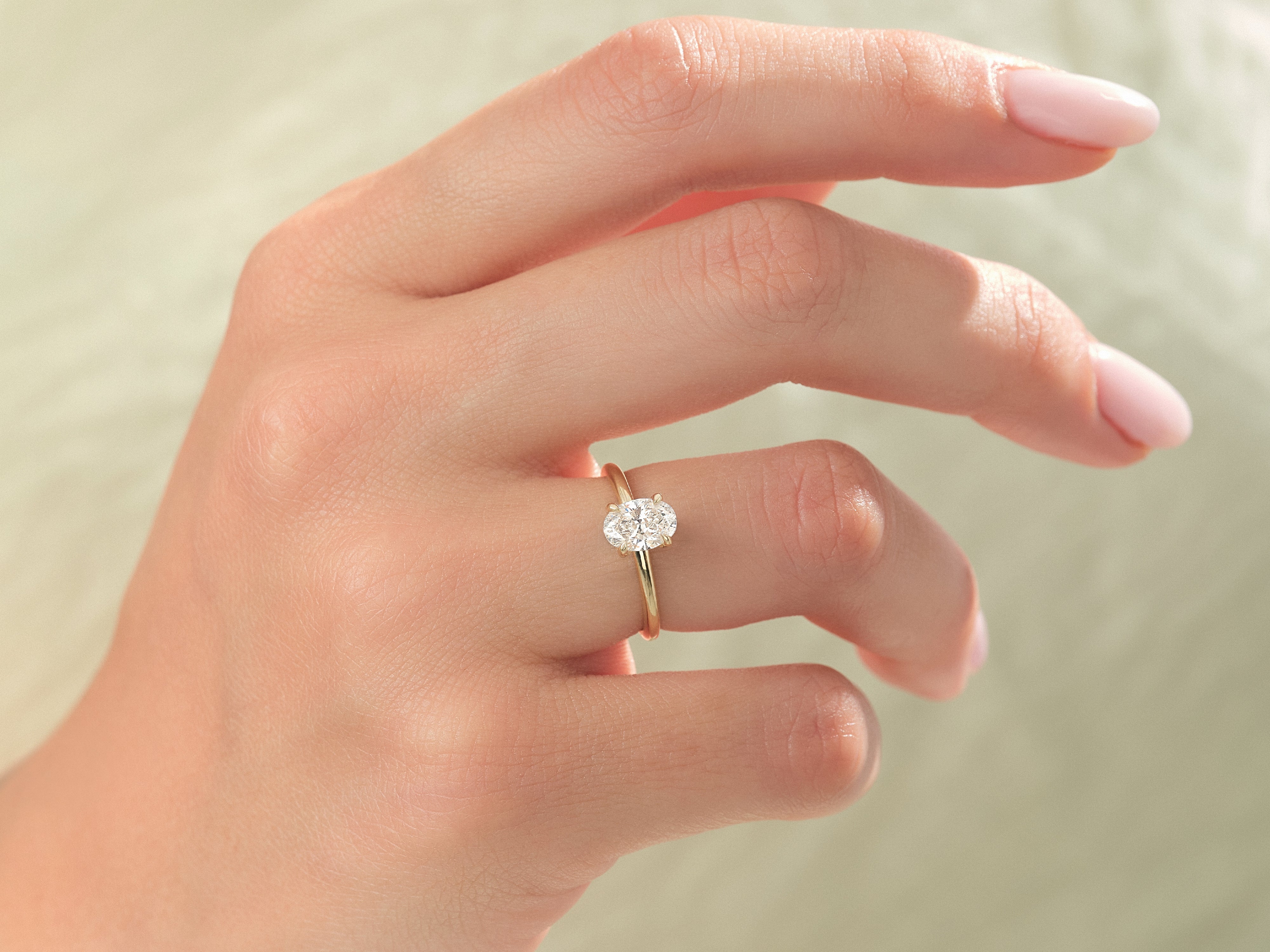 Labordiamant Verlobungsring im Ovalschliff und verborgenem Halo (1.00 CT)