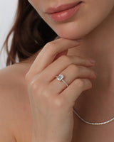 Moissanit Verlobungsring im Smaragdschliff mit Pave-Seitensteinen (1,50 CT)