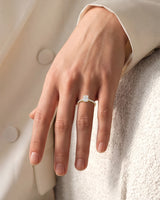 Moissanit Verlobungsring im Radiantschliff mit Pave-Seitensteinen (1,00 CT)