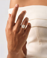 Moissanit Verlobungsring im Smaragdschliff Halo mit Seitensteinen (2,00 CT)