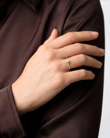 Twist Moissanit Verlobungsring im Ovalschliff mit Seitensteinen (1,00 CT)