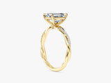 Twist Moissanit Verlobungsring im Smaragdschliff mit Seitensteinen (2,00 CT)